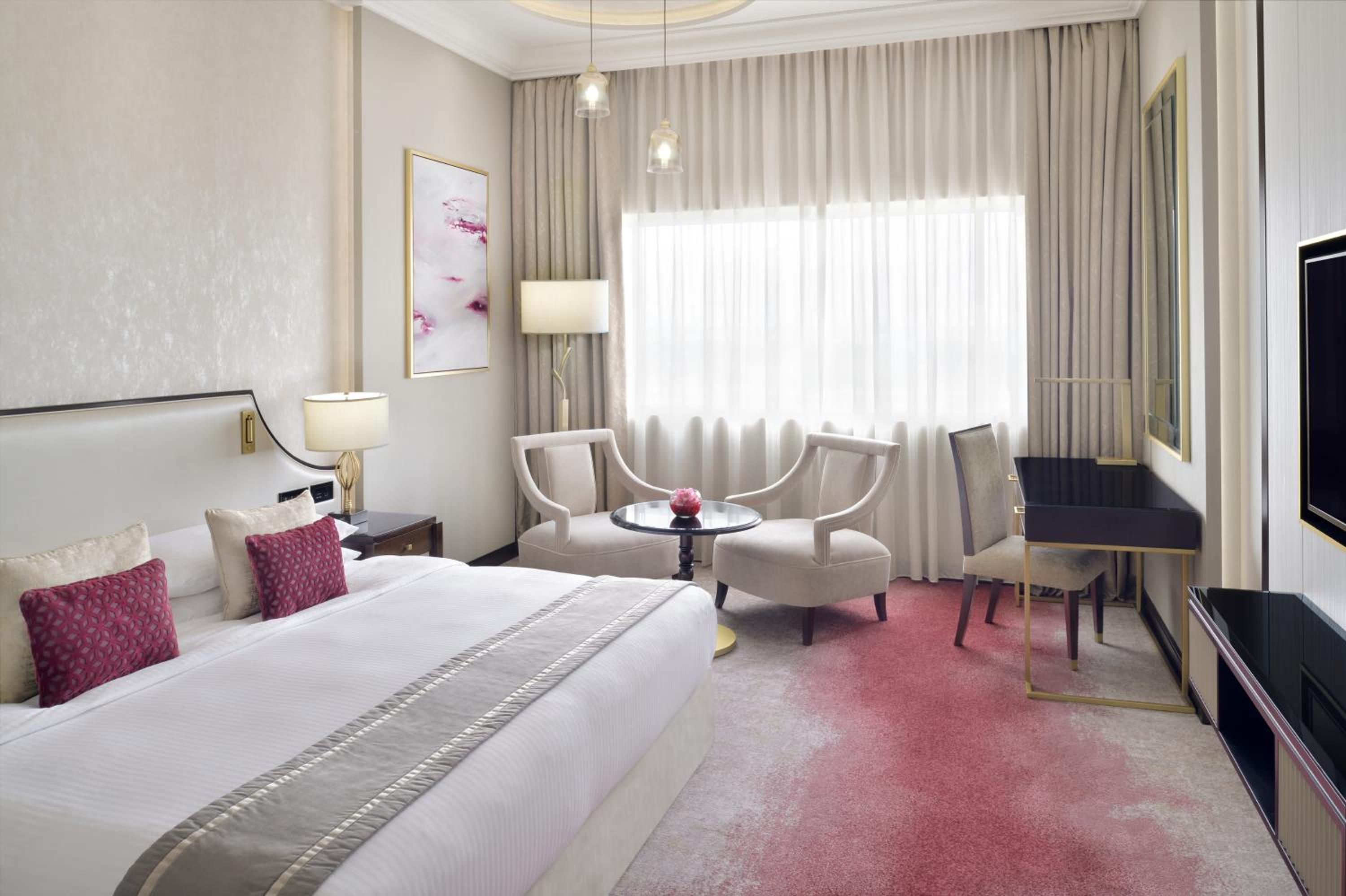 Superior King Room with Lagoon View - Photo 1