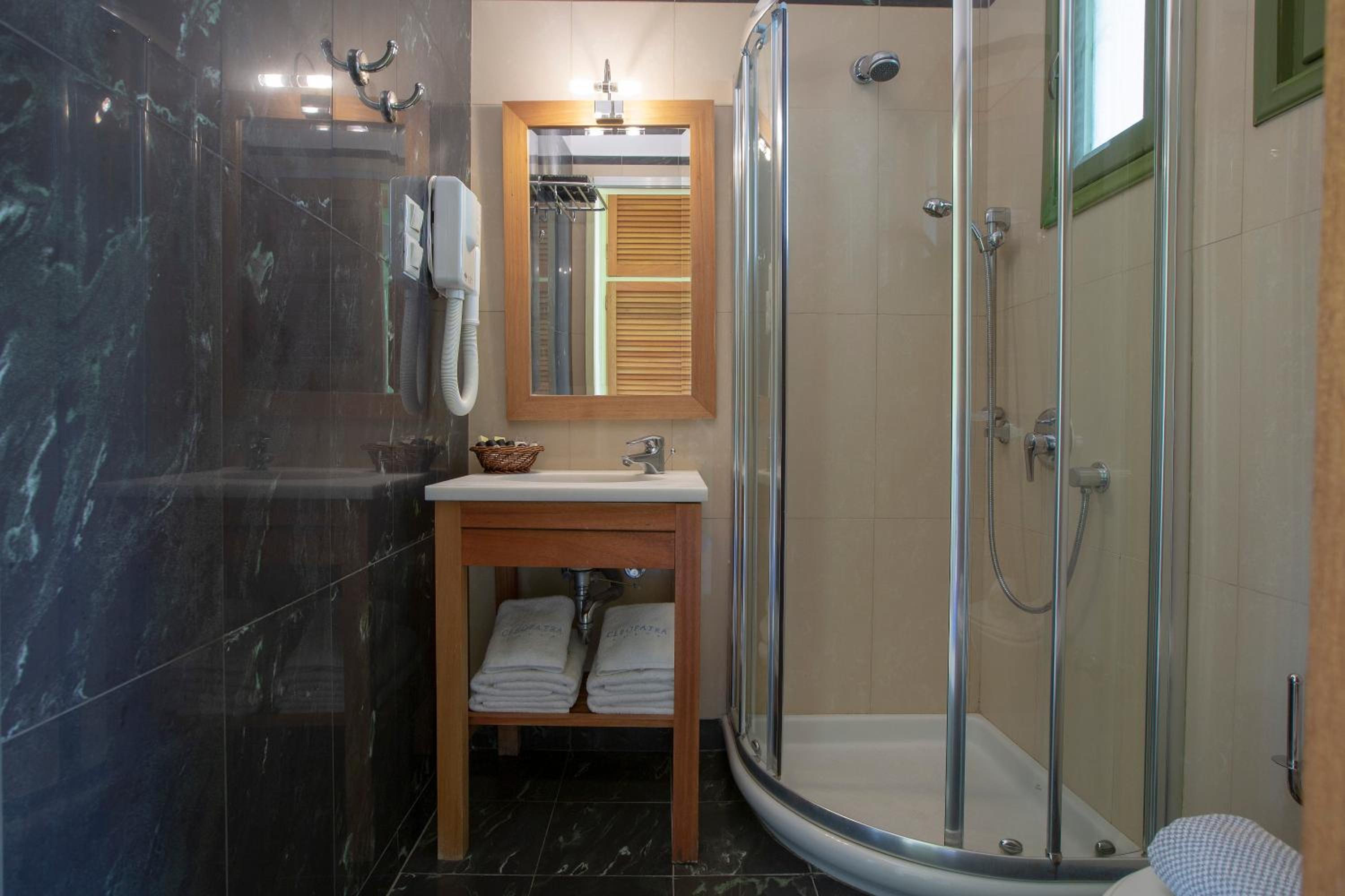 Double Room with Sea View - Photo 2