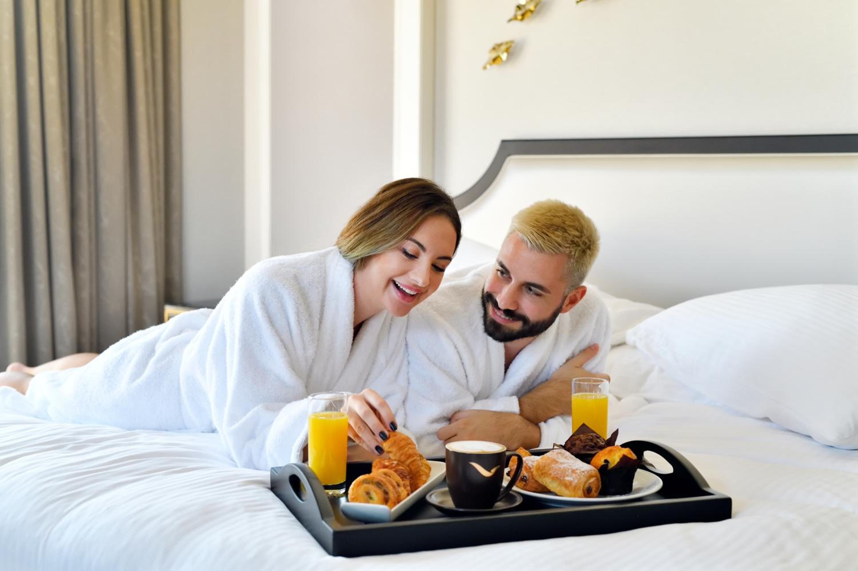 Deluxe King Room - Photo 4