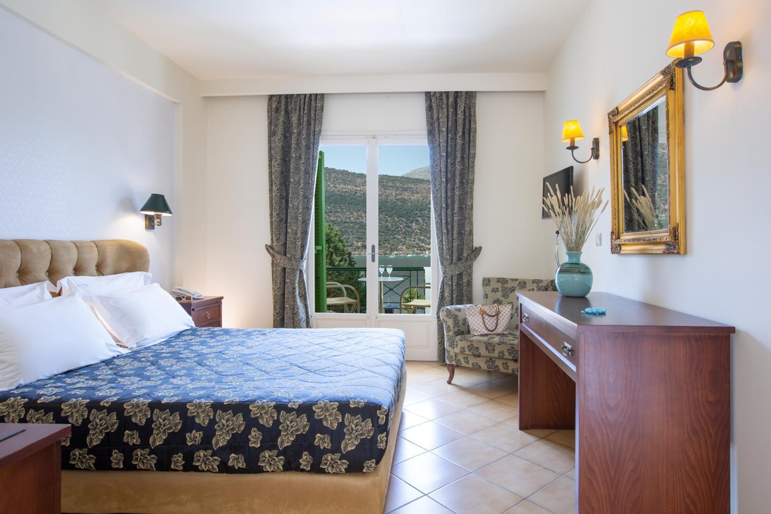 Double Room with Sea View - Photo 16