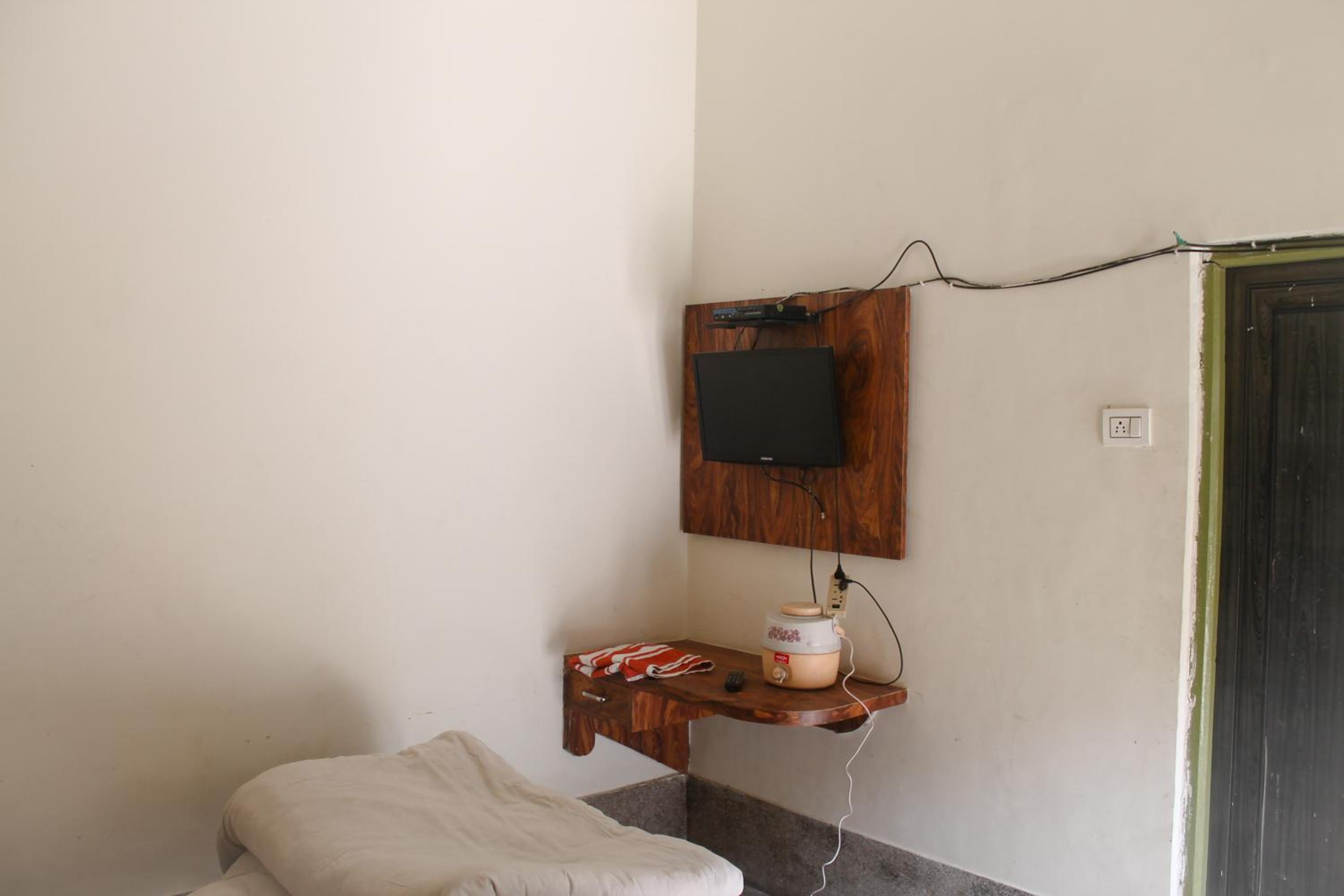 Budget Double Room photo 3