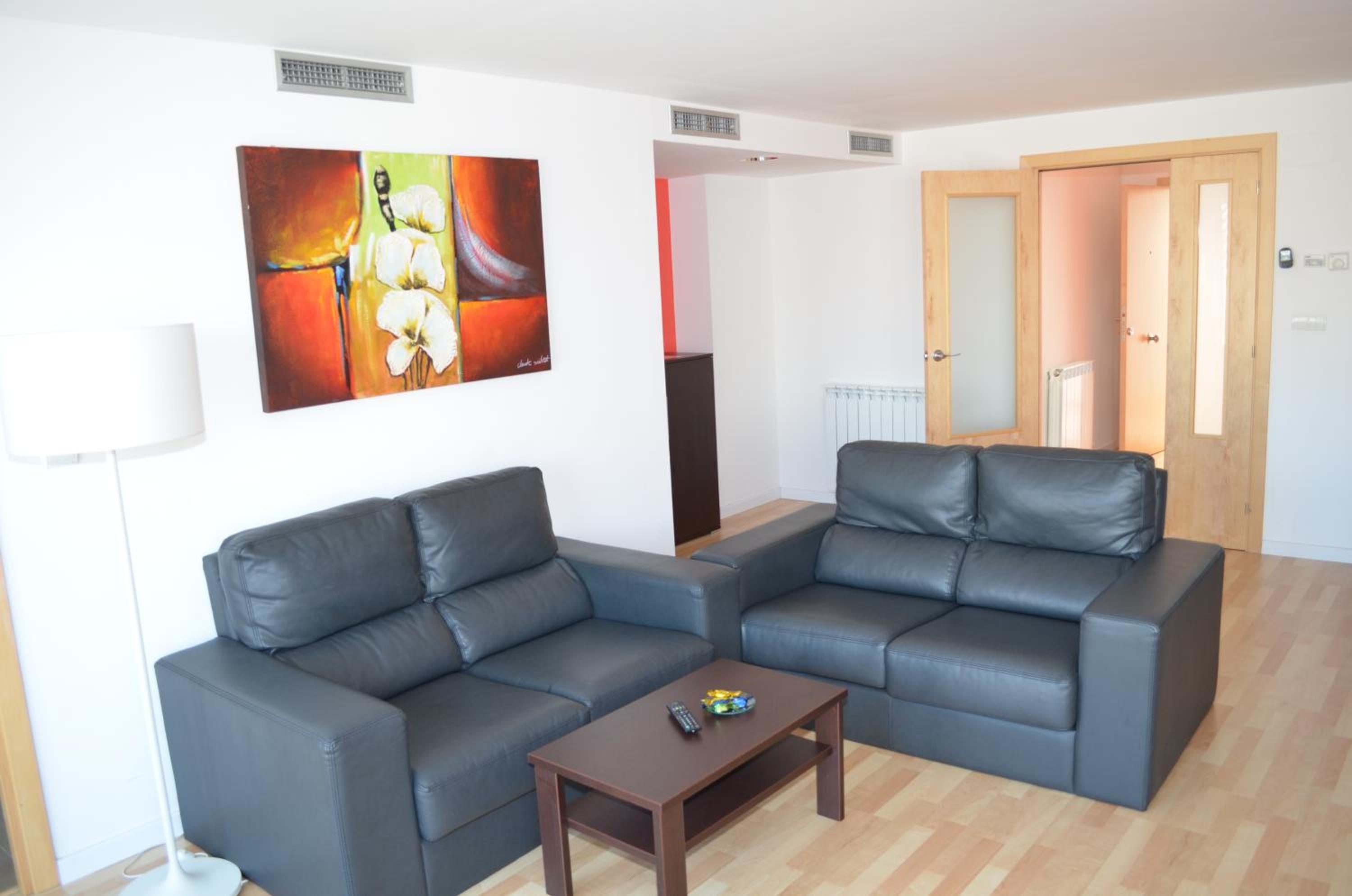 Four-Bedroom Apartment with Terrace - Photo 14