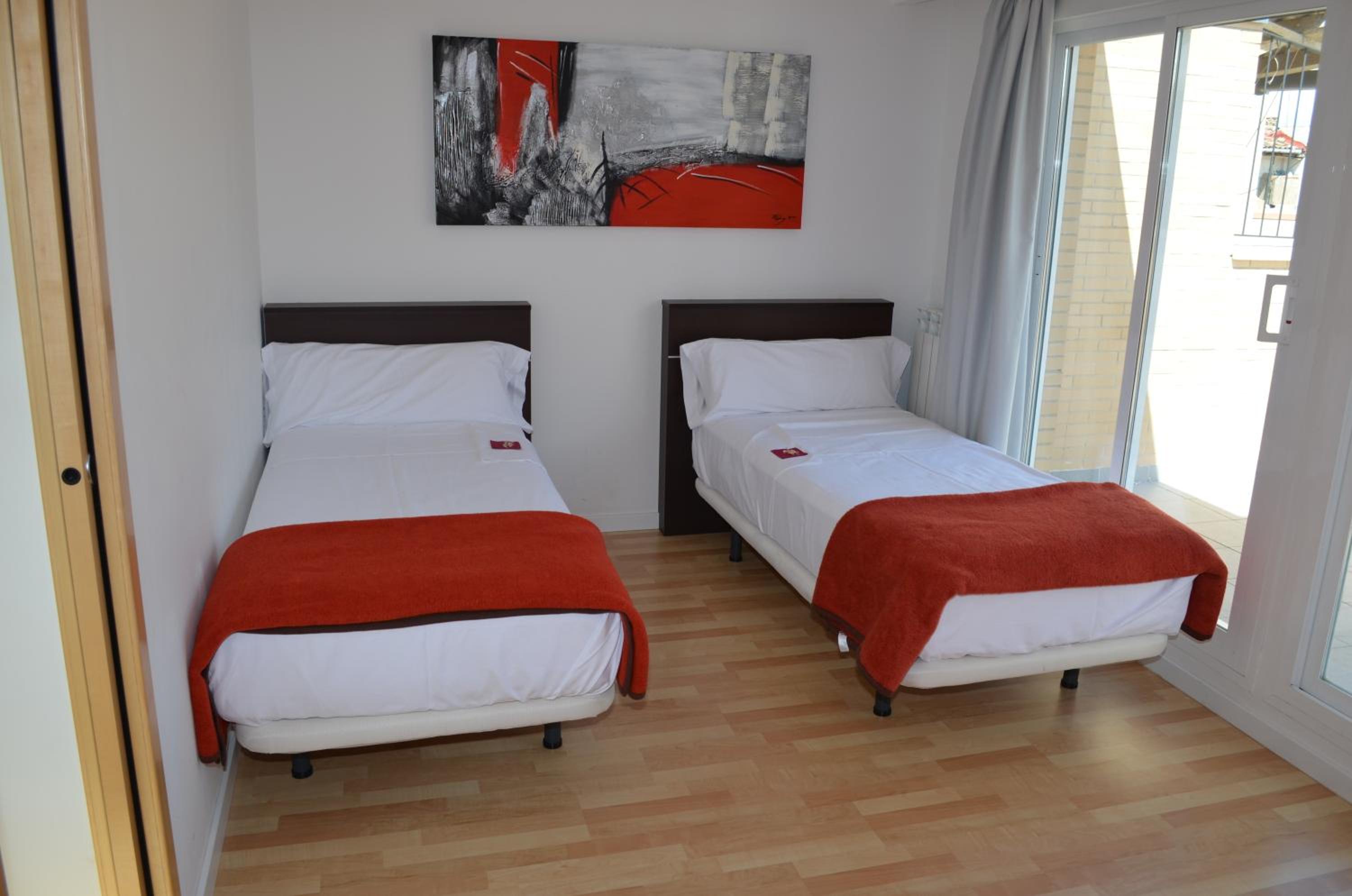 Four-Bedroom Apartment with Terrace - Photo 6