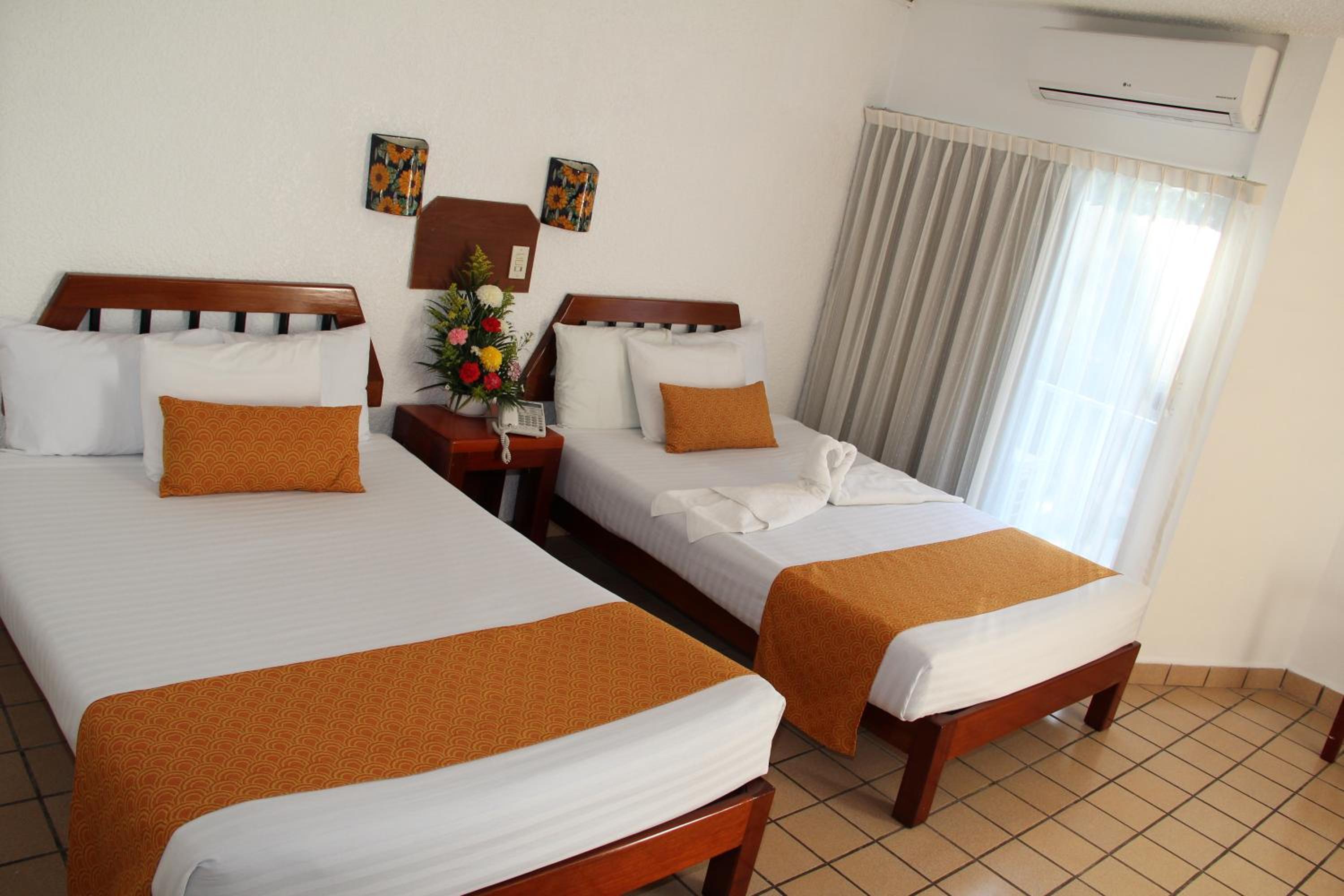 Double Room with Two Double Beds - Photo 3