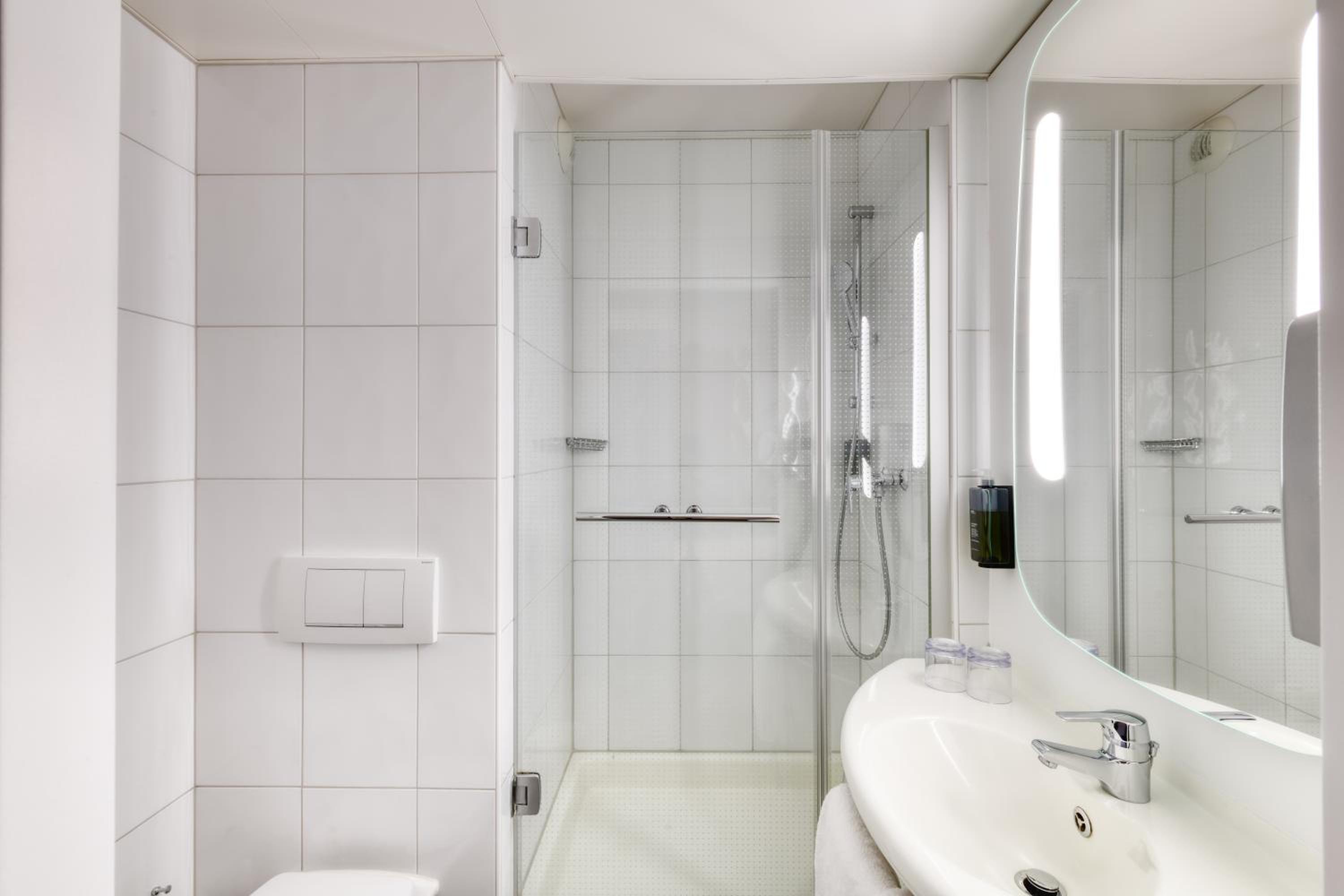 Standard Twin Room - Photo 7