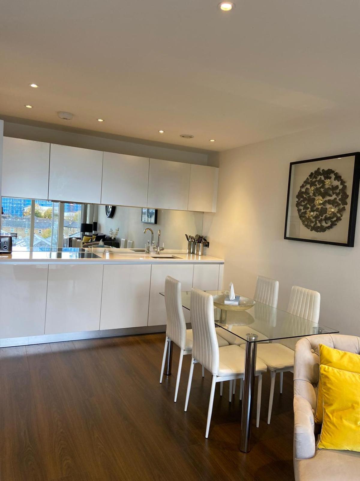 One-Bedroom Apartment with Balcony photo 2