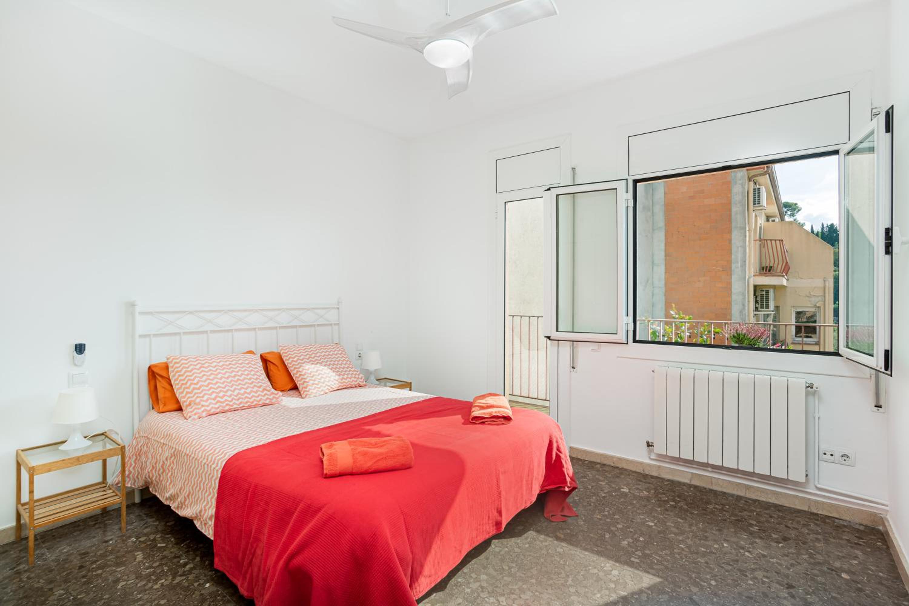 Seven-Bedroom House photo 3