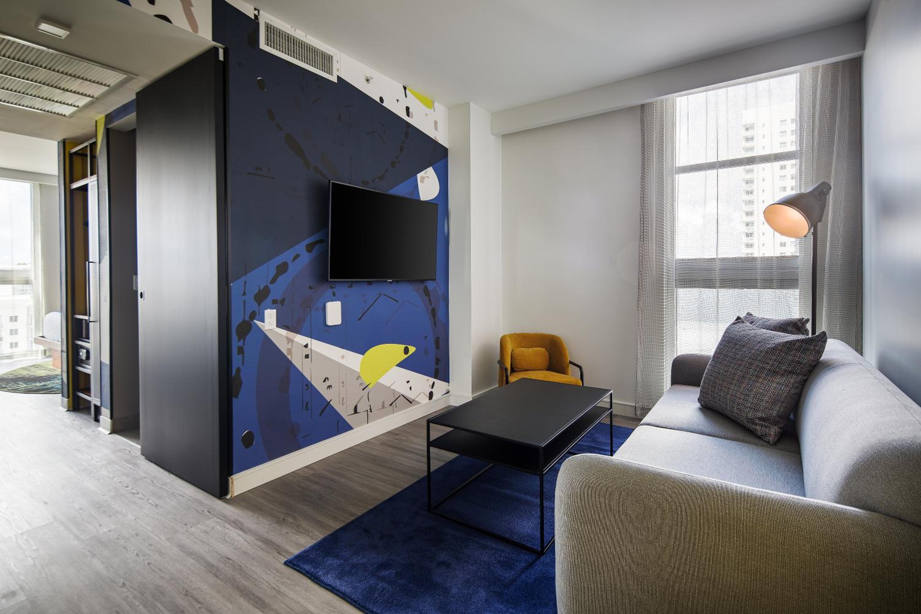 Premium King Room with Sofa Bed photo 3