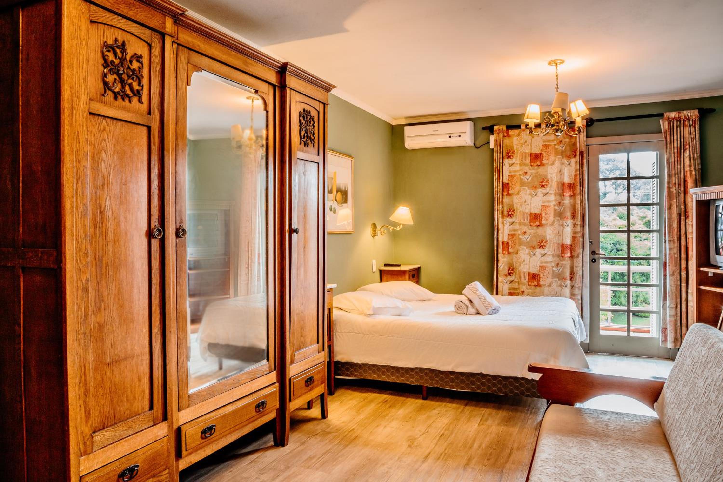 Deluxe Double Room with Balcony photo 2