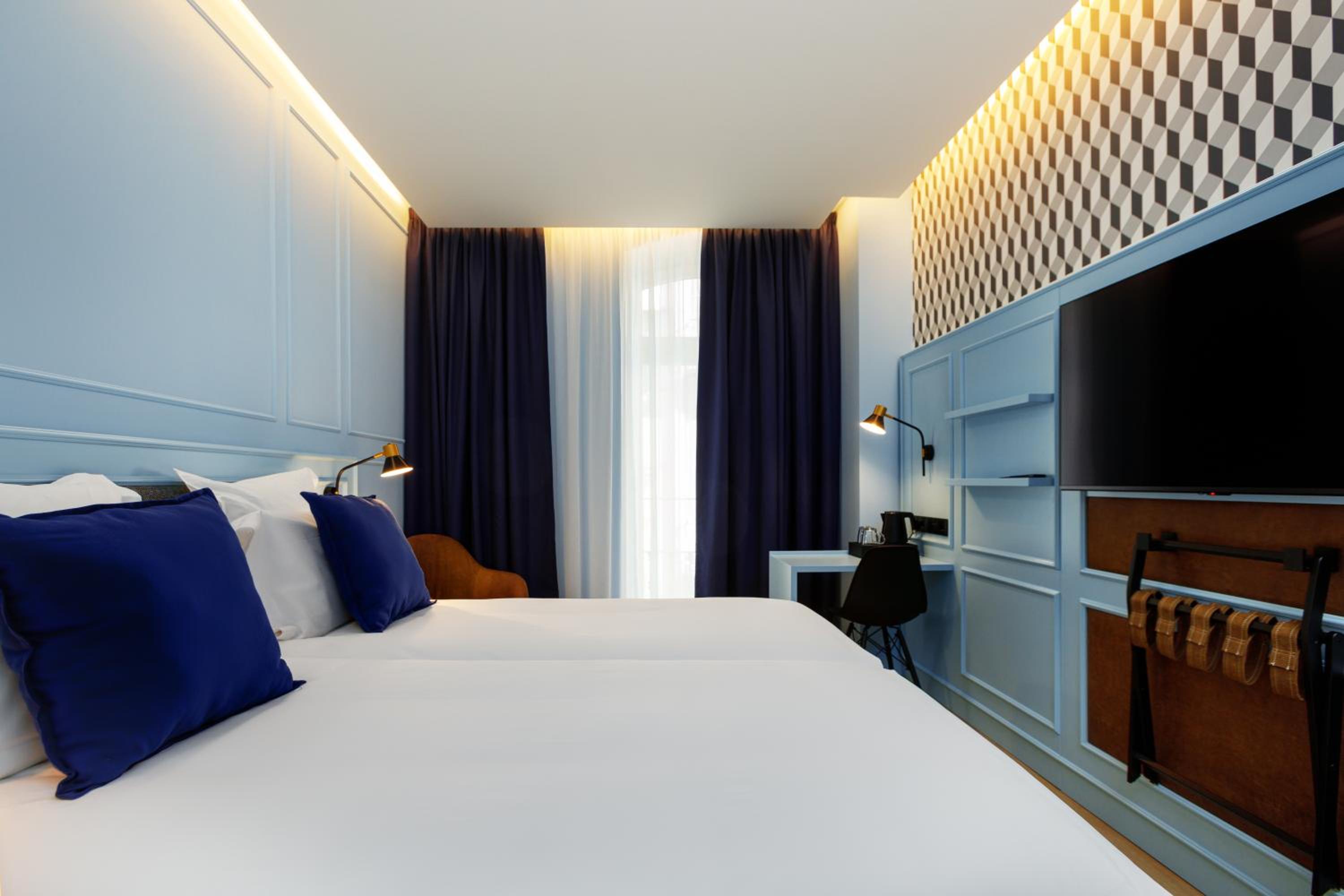 Classic Twin Room - Photo 11