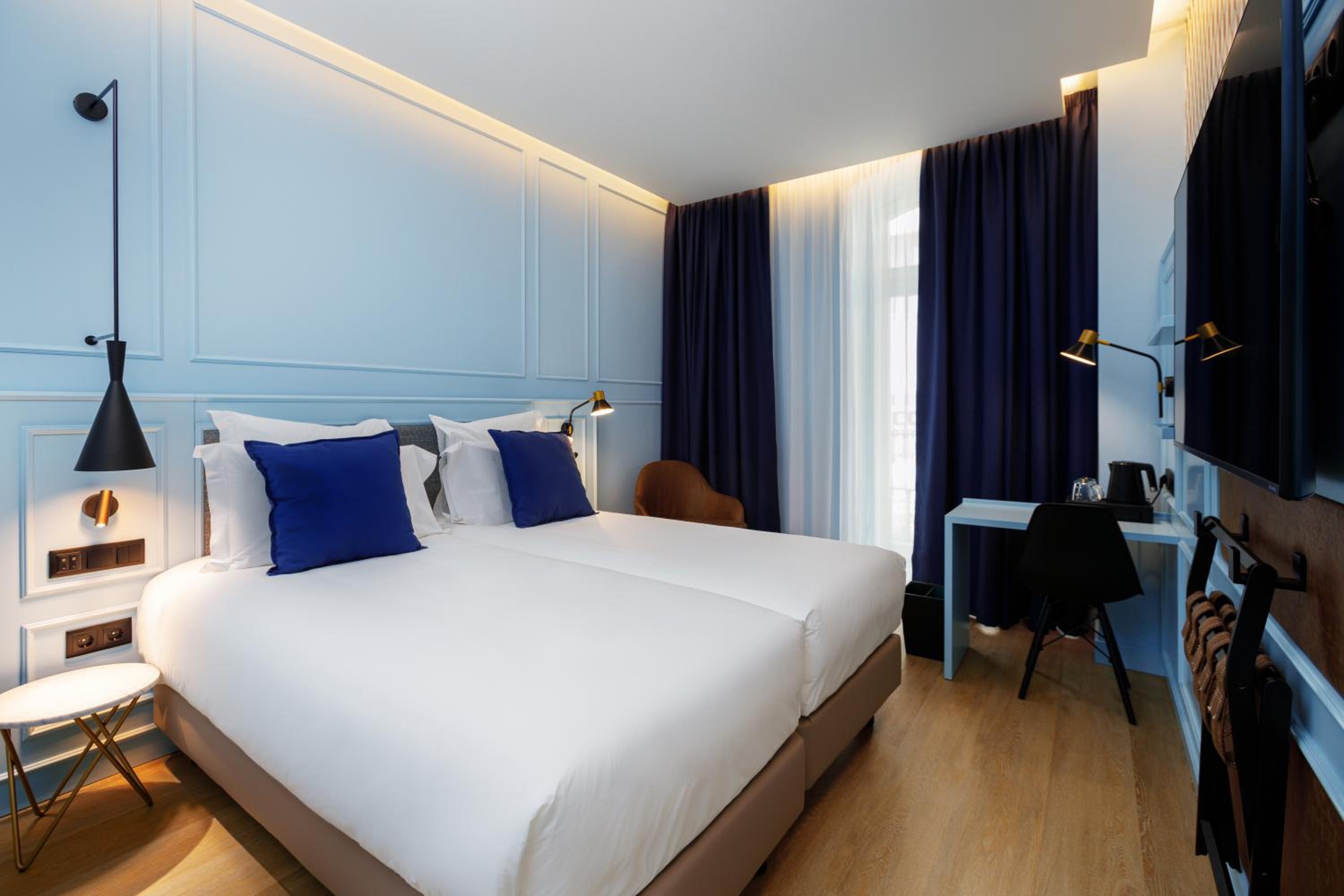 Classic Twin Room - Photo 10