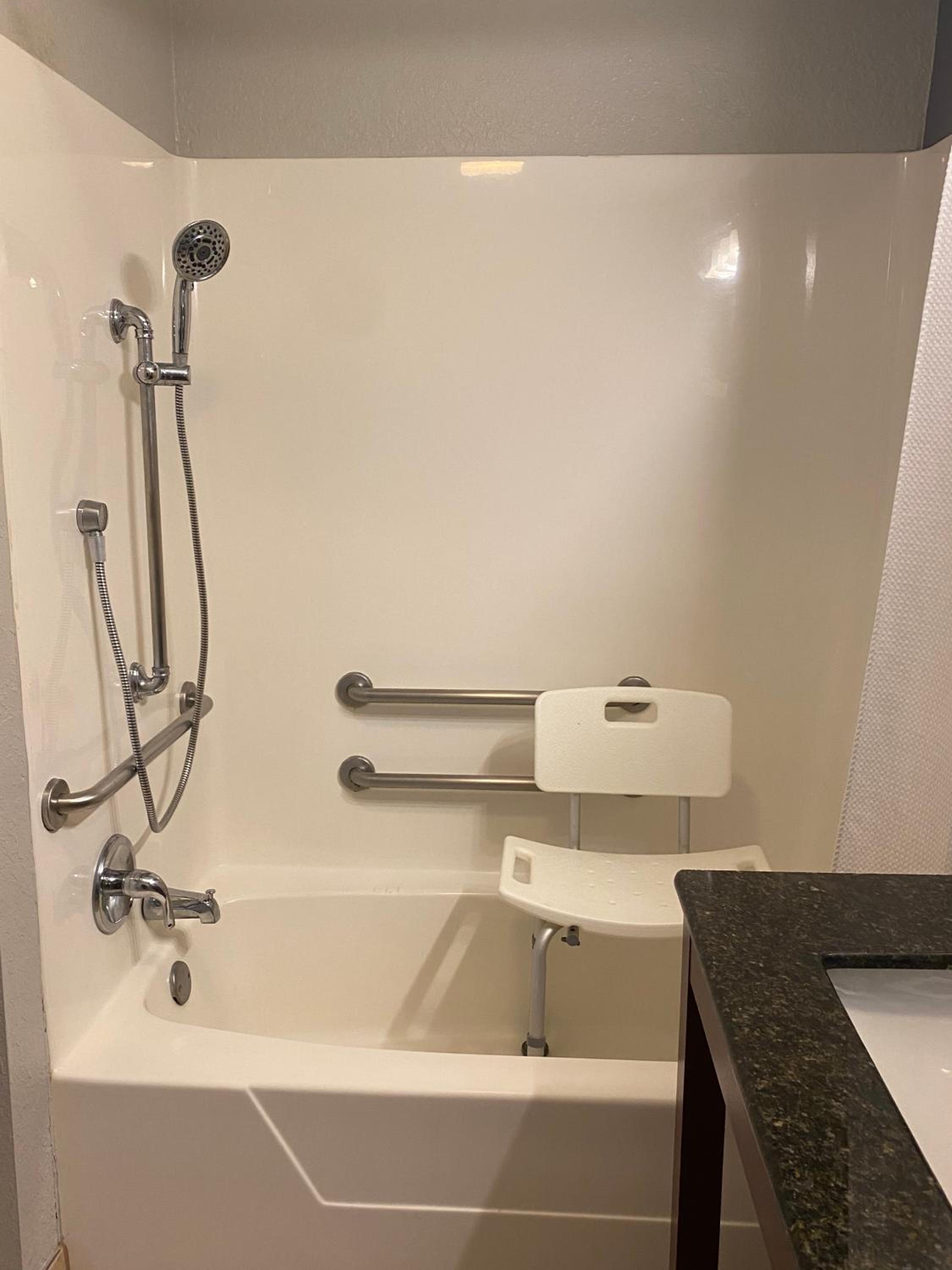 Queen Room with Two Queen Beds and Bath Tub - Disability Access/Non-Smoking