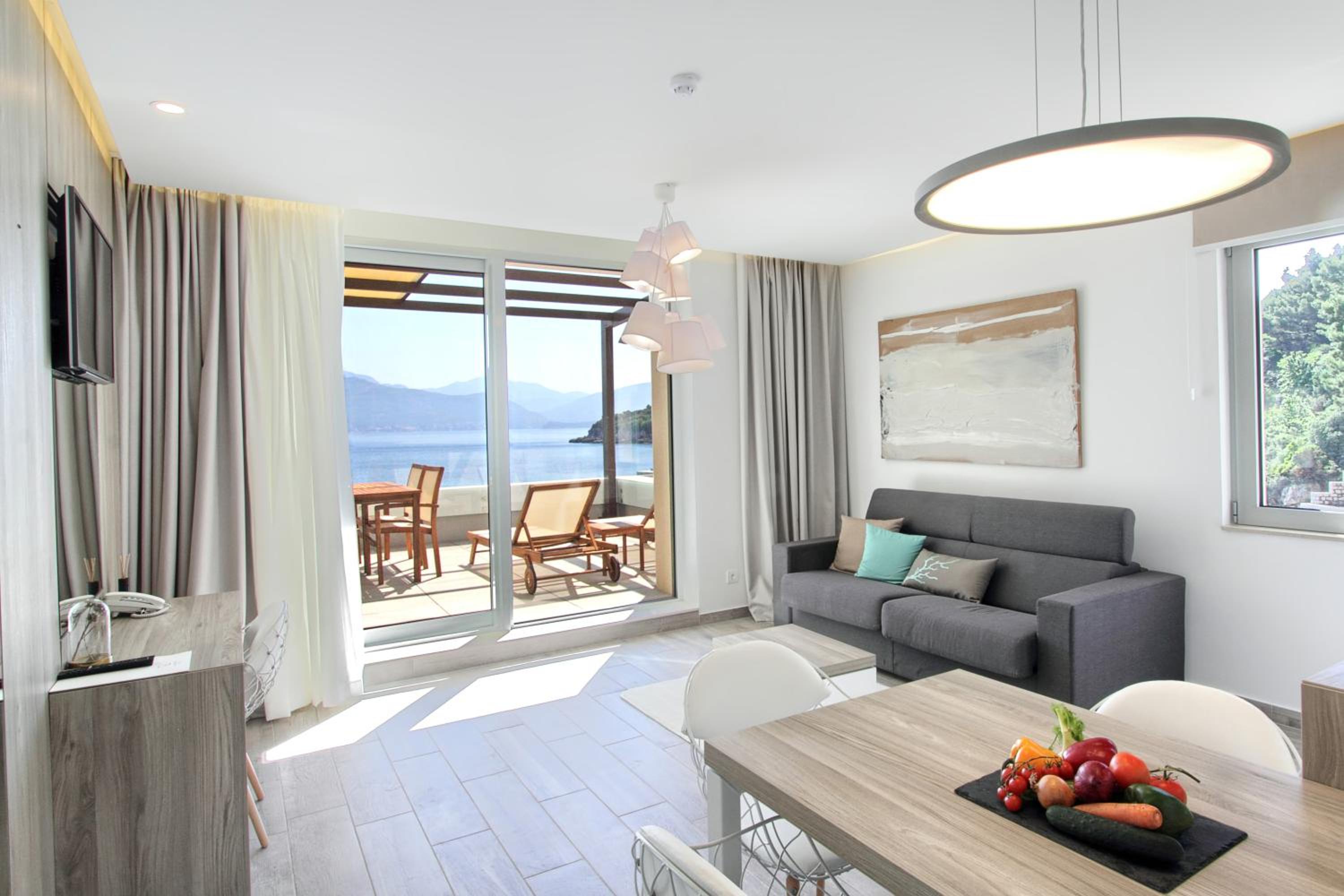 Premium One-Bedroom Suite with Balcony and Sea View photo 3