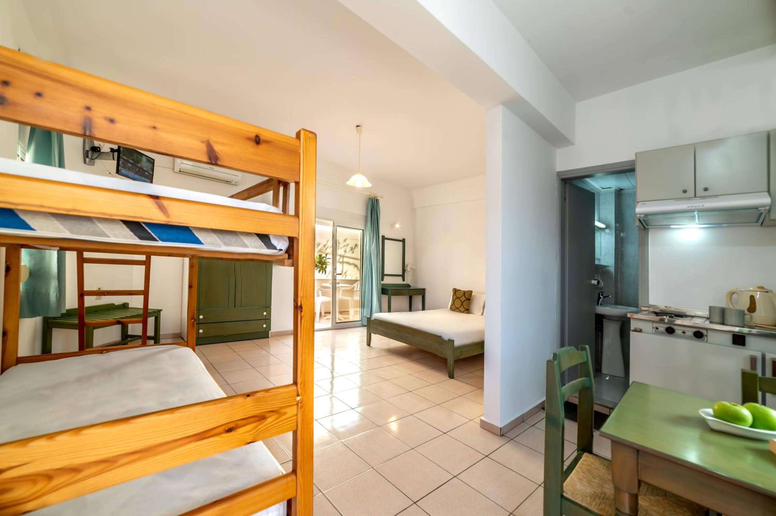 Family Room (3 Adults or 2 Adults + 2 Children)