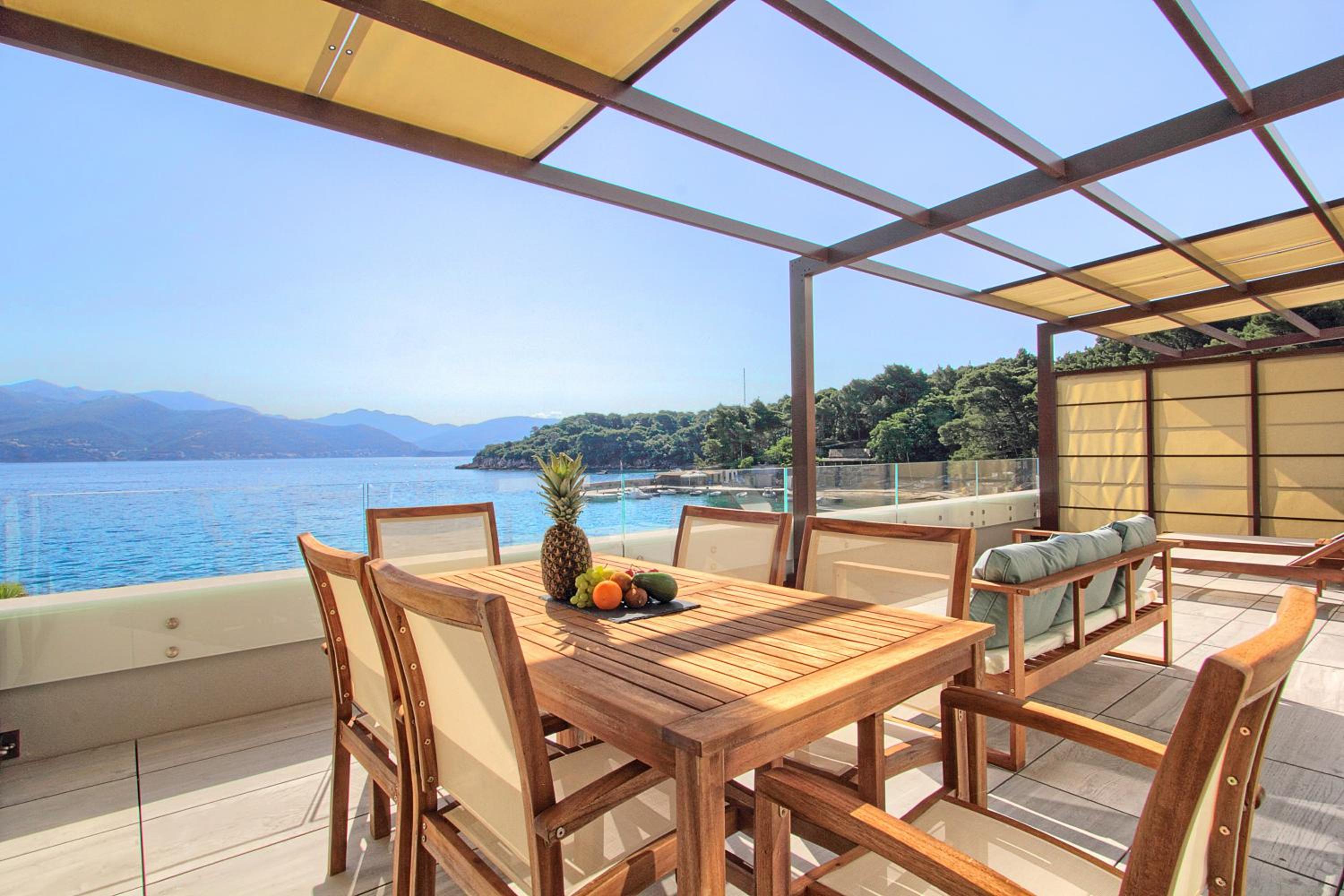 Premium Two-Bedroom Suite with Balcony and Sea View photo 2