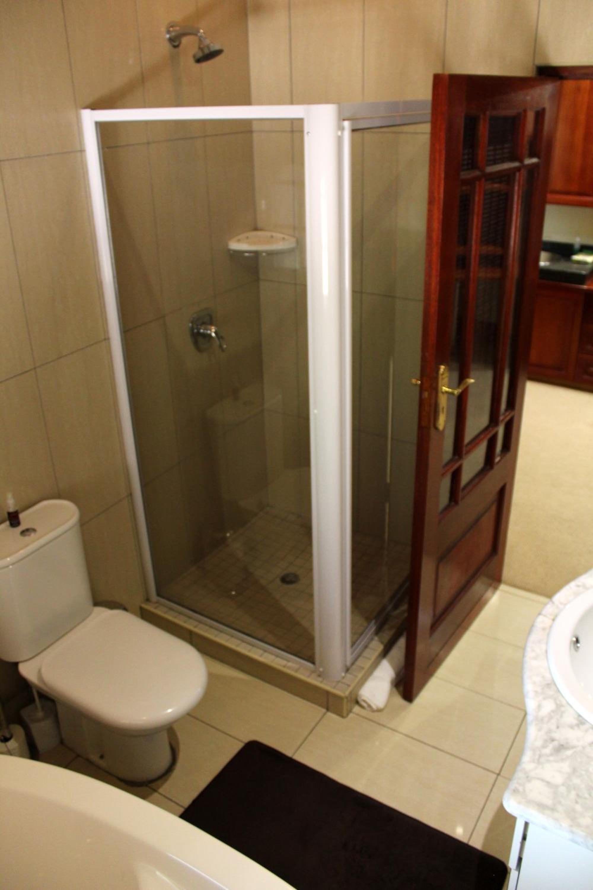 Deluxe Queen Room - Photo 4