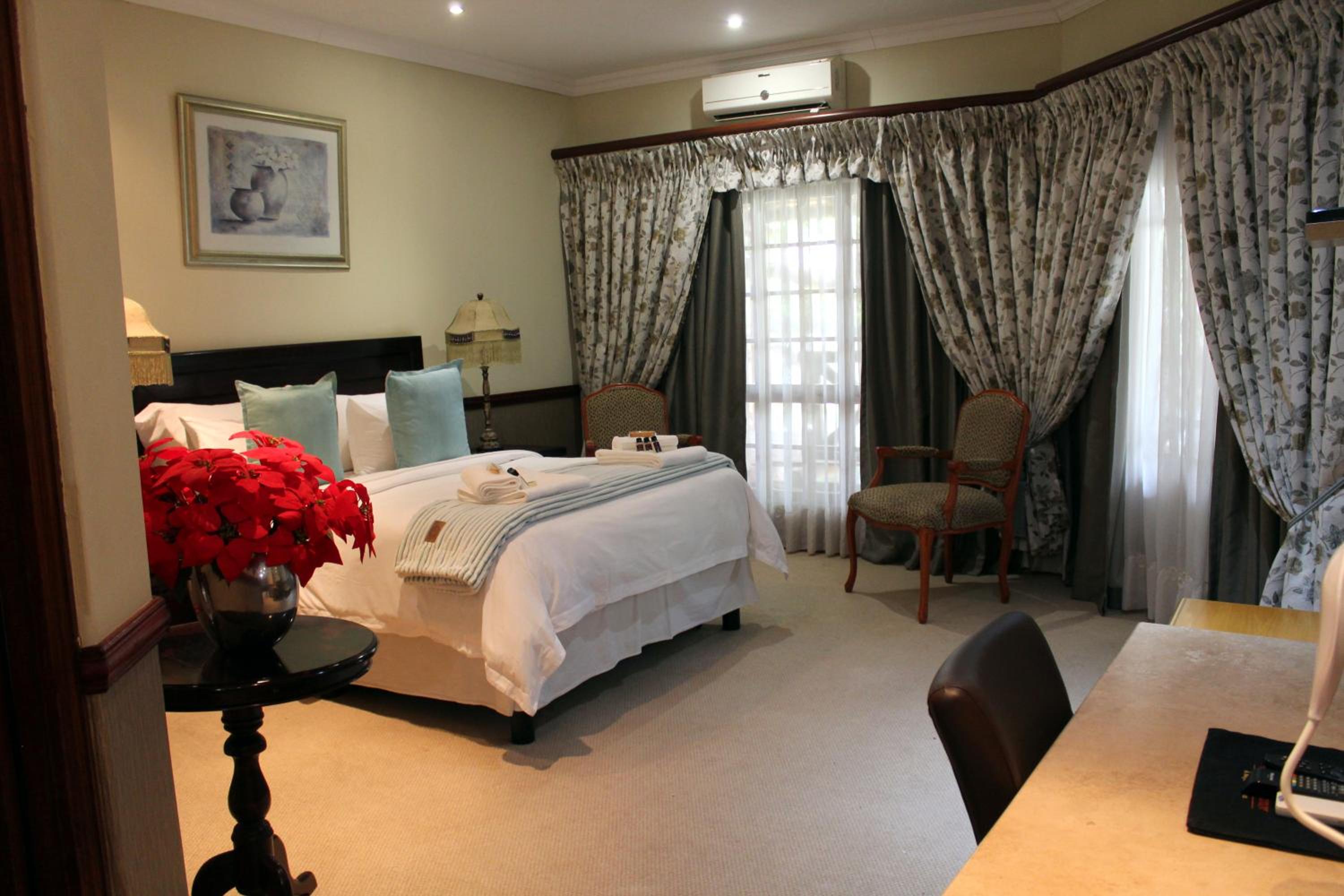 Deluxe Queen Room - Photo 14