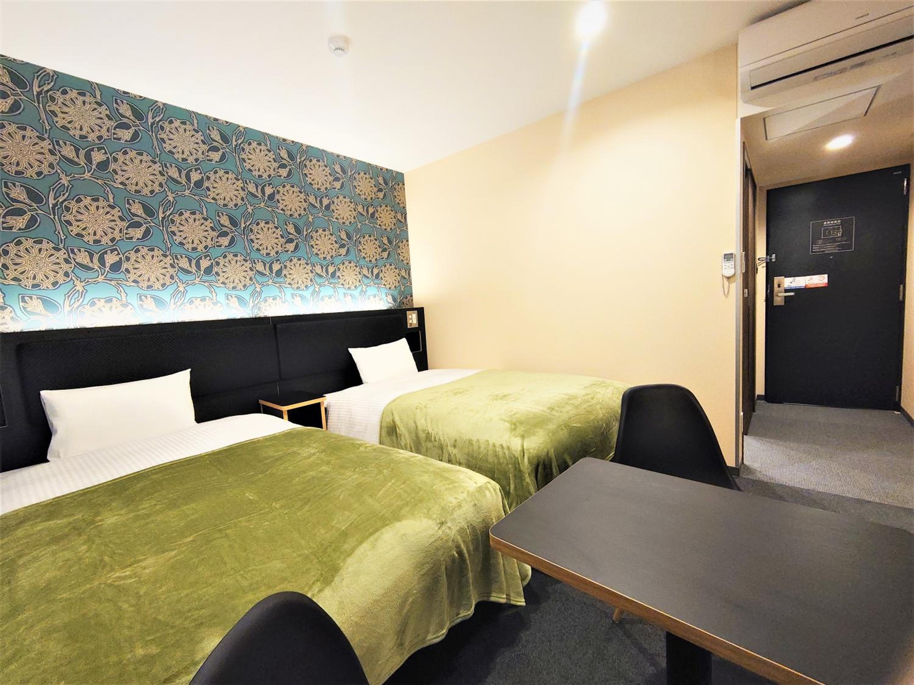 Standard Twin Room New Tower - Non-Smoking - Photo 4