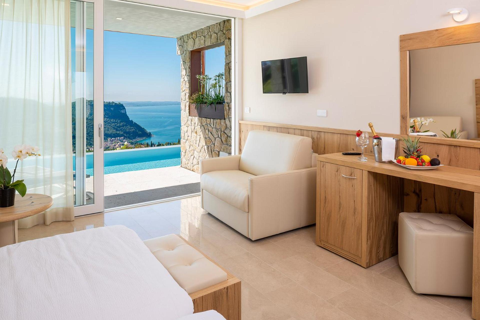 Suite with Infinity Pool - Photo 85