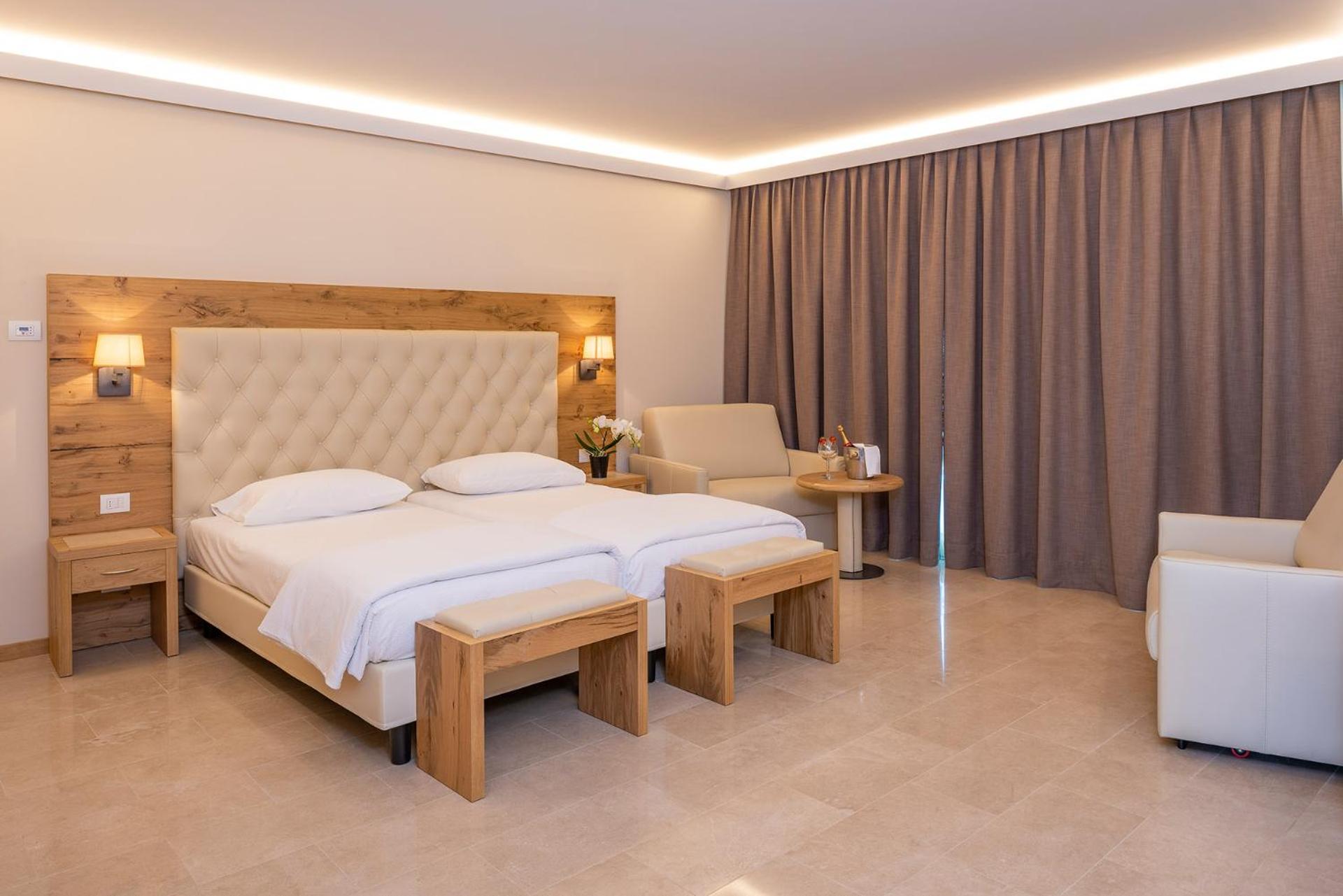 Suite with Infinity Pool - Photo 82