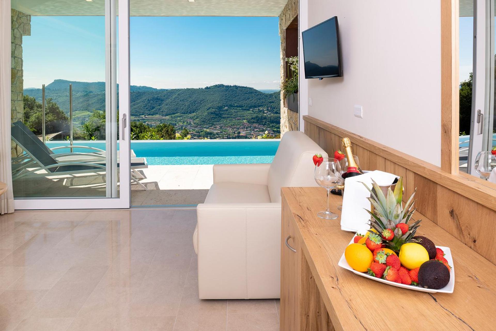 Suite with Infinity Pool - Photo 46