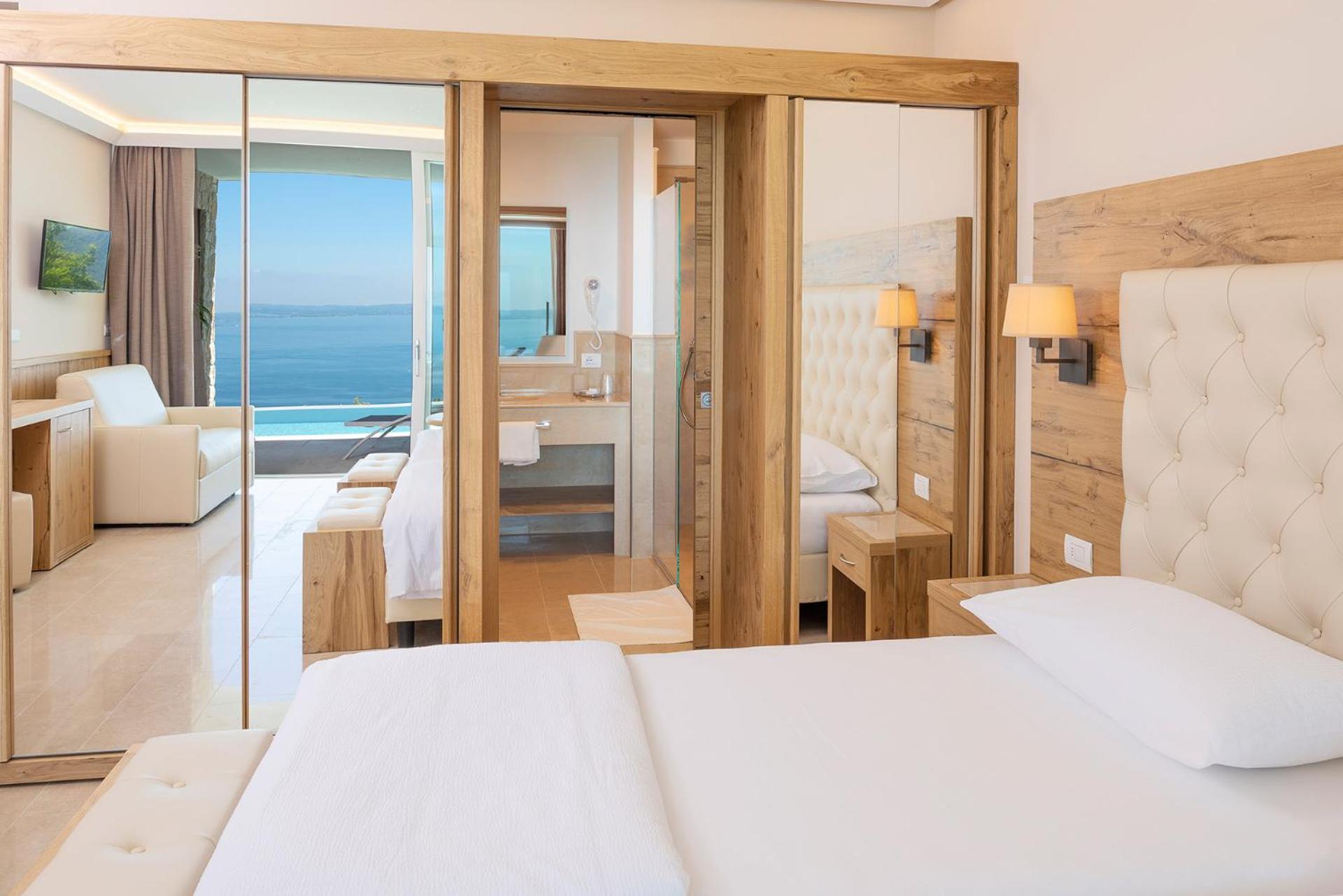 Suite with Infinity Pool - Photo 88