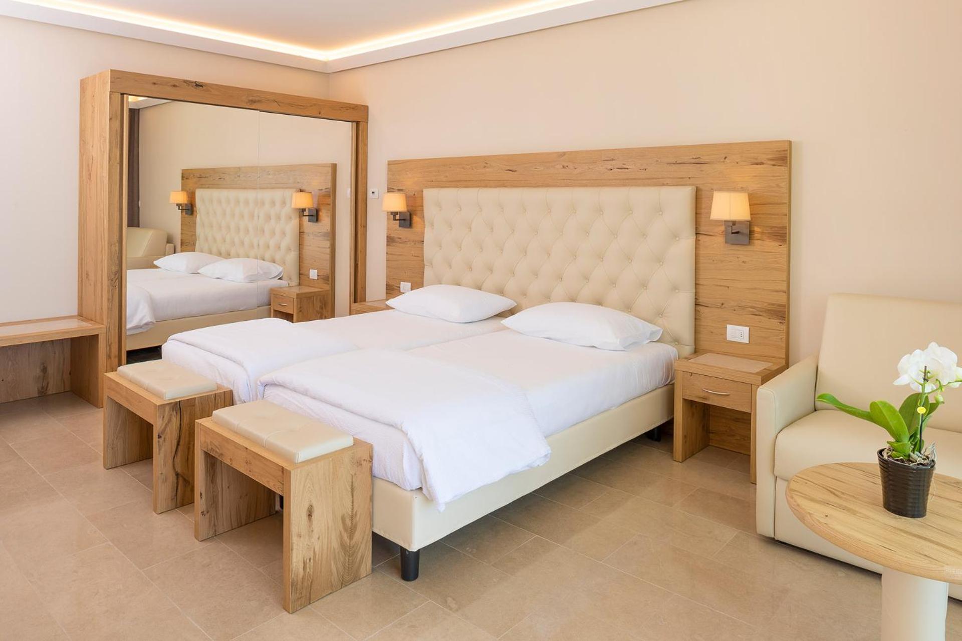 Suite with Infinity Pool - Photo 81