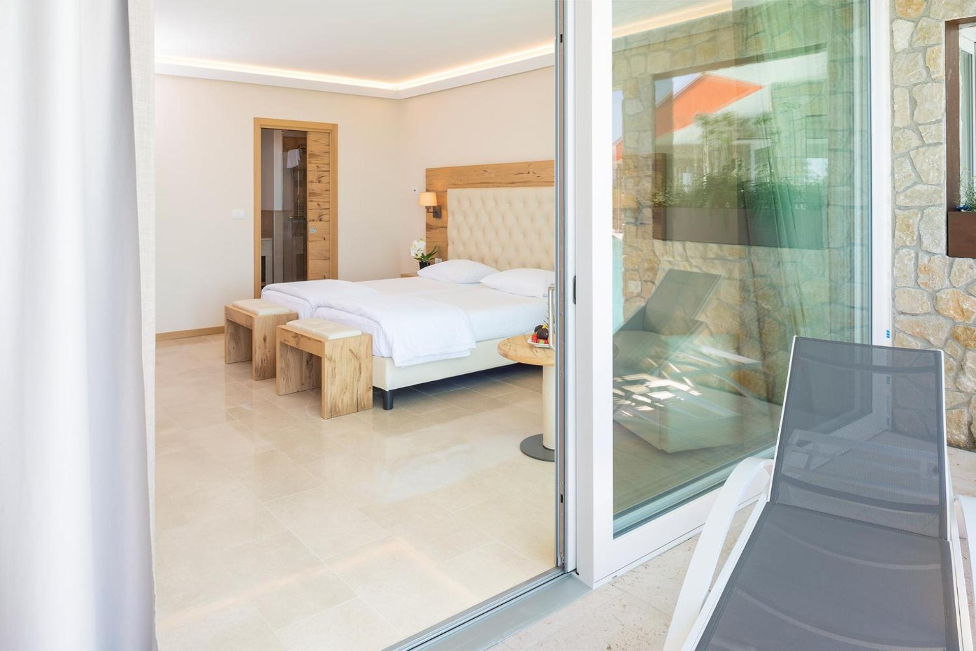 Suite with Infinity Pool - Photo 87