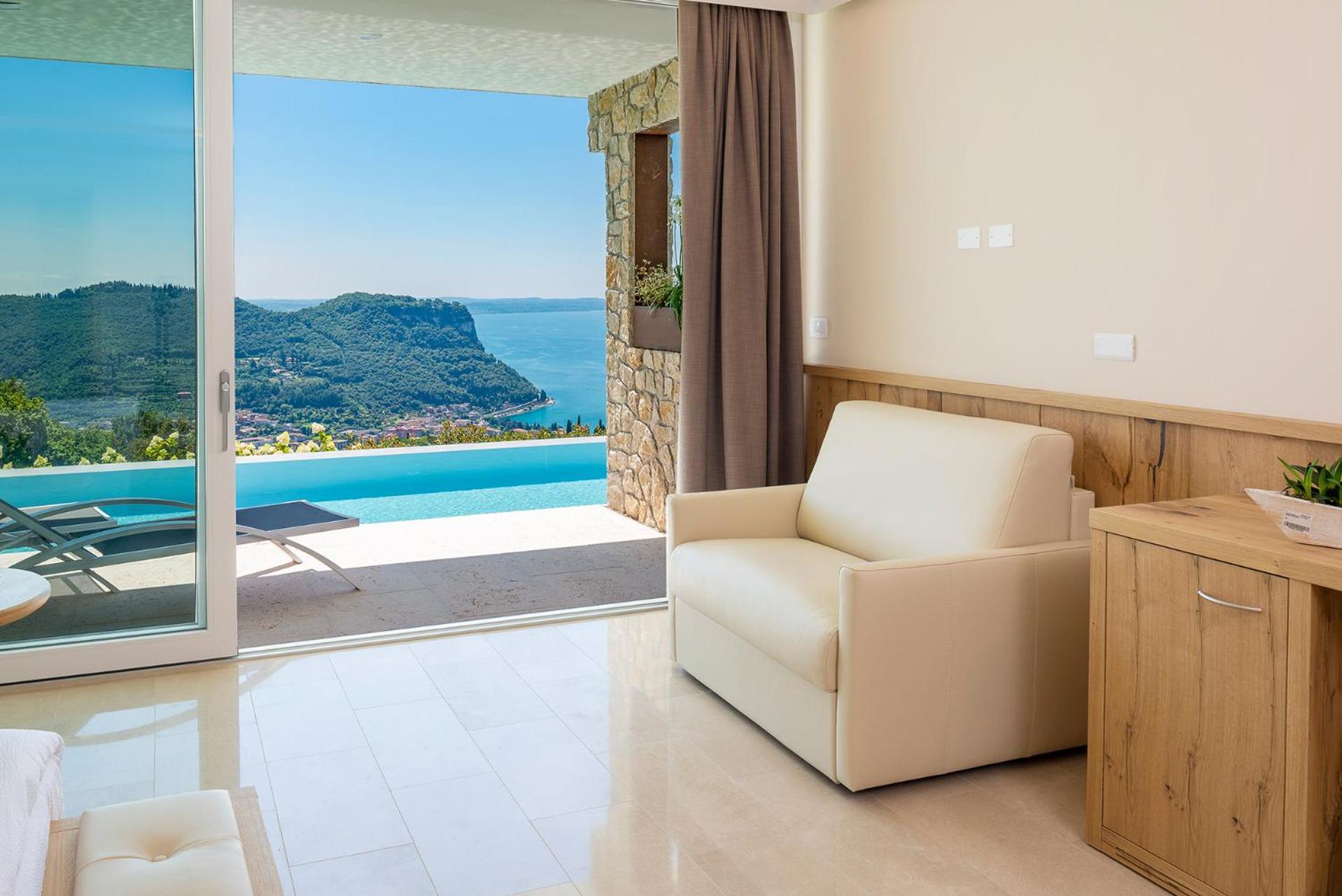 Suite with Infinity Pool - Photo 89