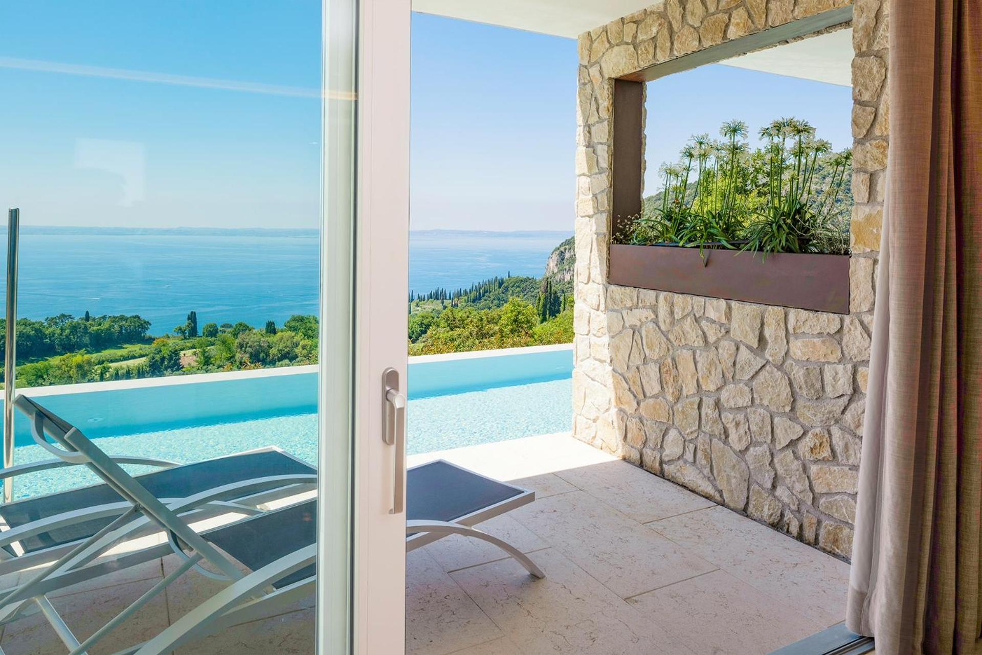 Suite with Infinity Pool - Photo 38