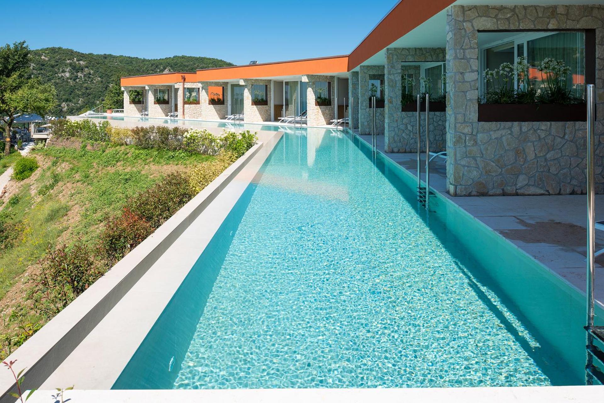 Suite with Infinity Pool - Photo 6