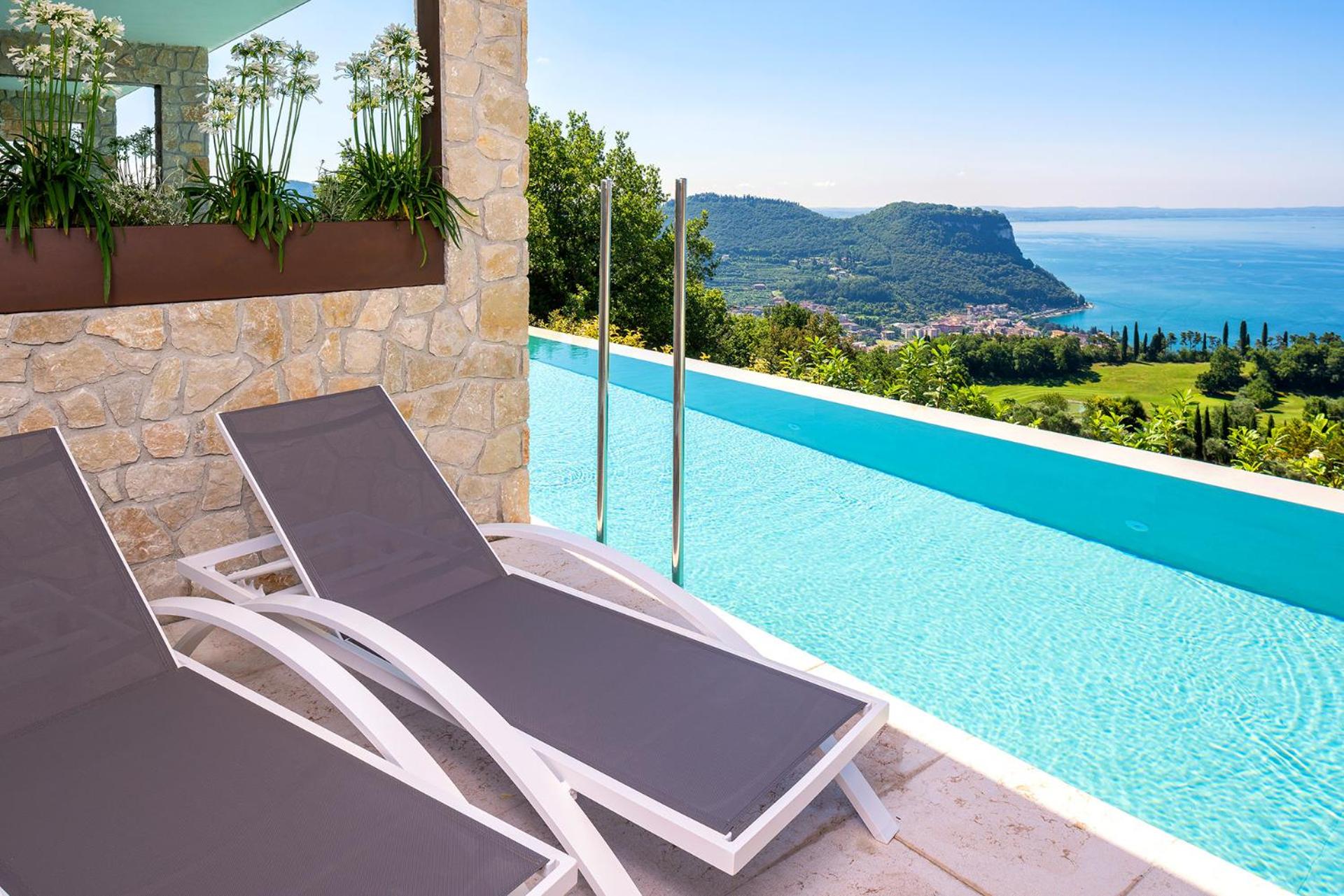 Suite with Infinity Pool - Photo 39