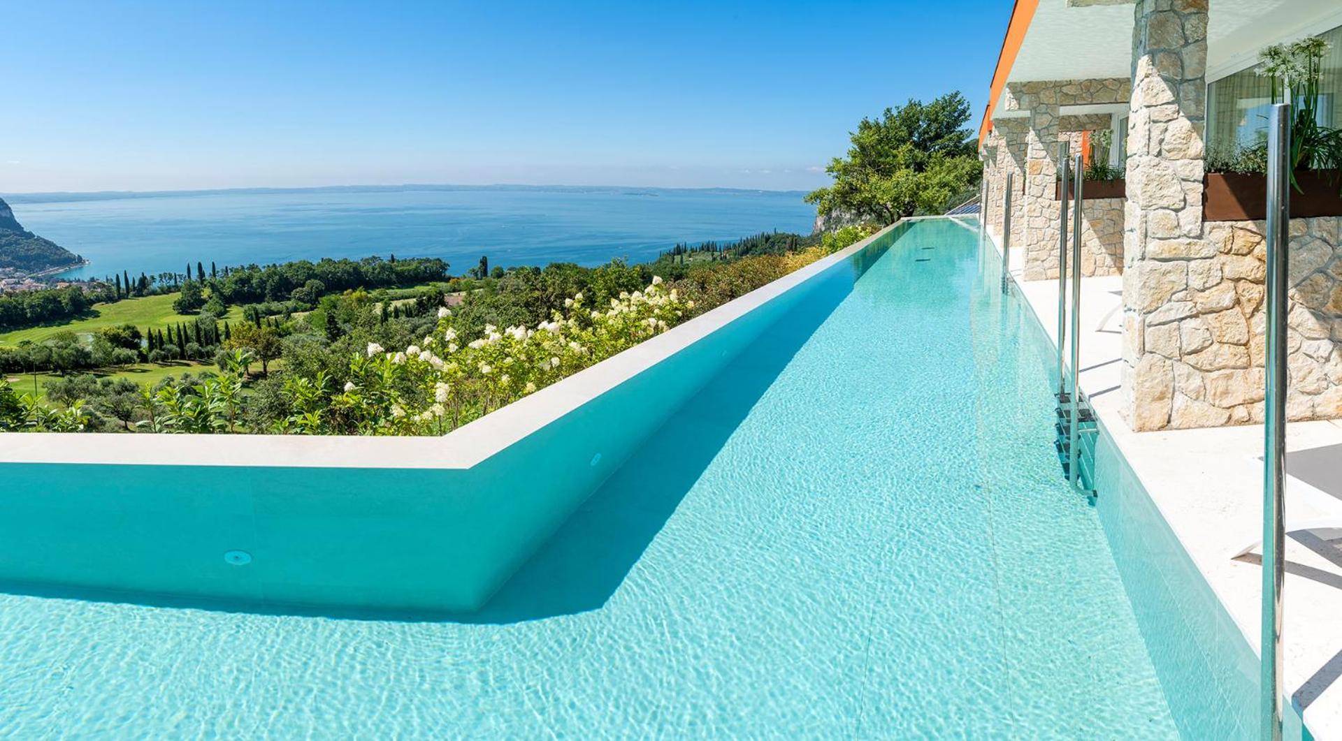 Suite with Infinity Pool - Photo 9