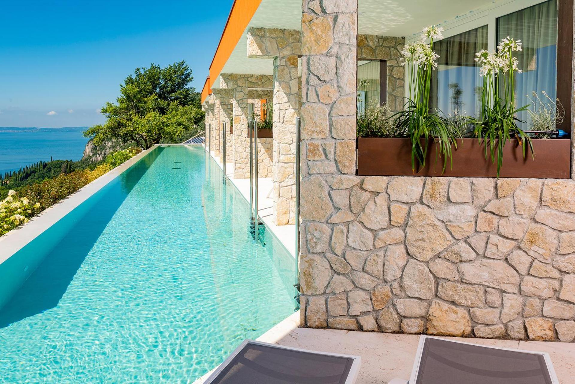 Suite with Infinity Pool - Photo 68