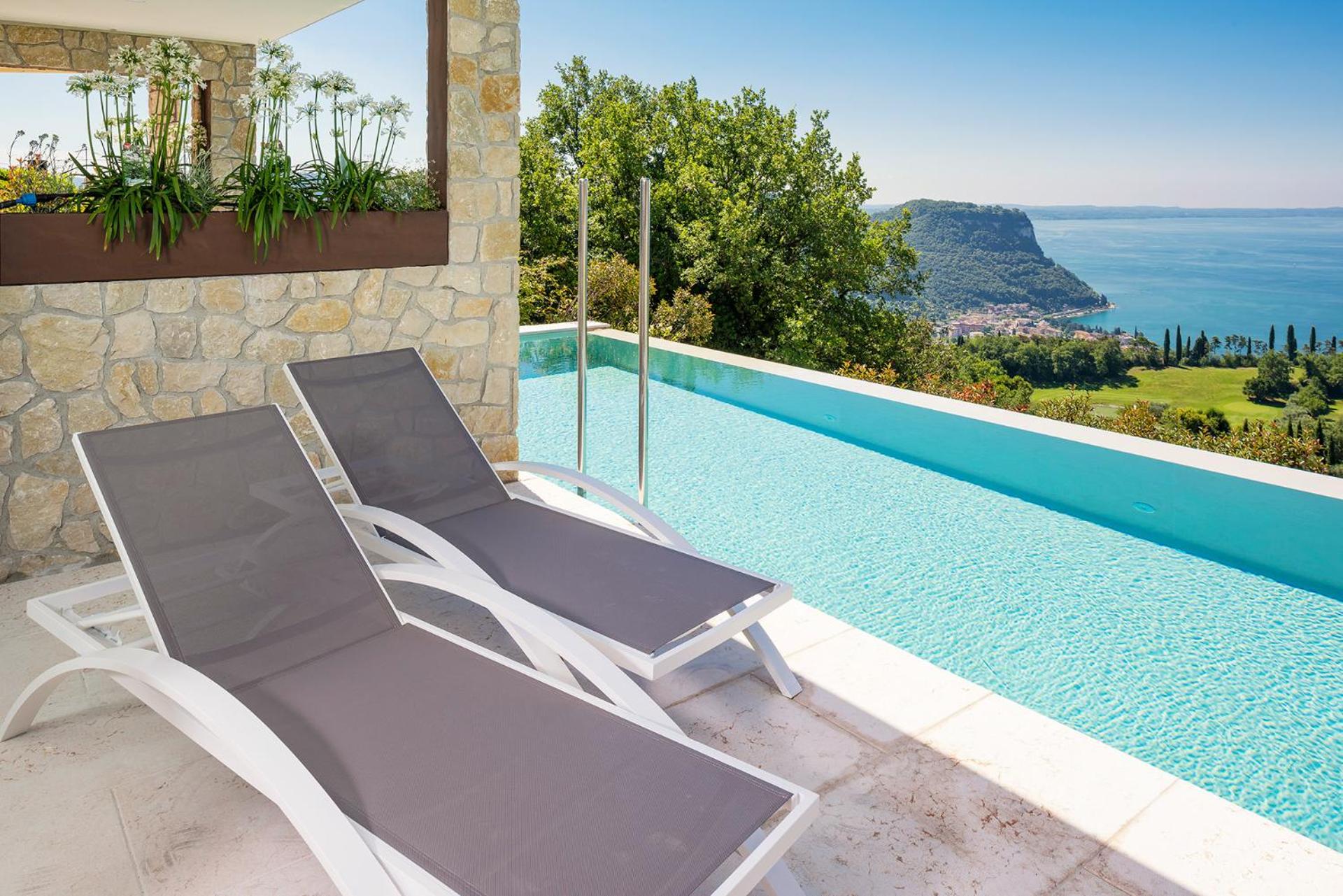 Suite with Infinity Pool - Photo 65