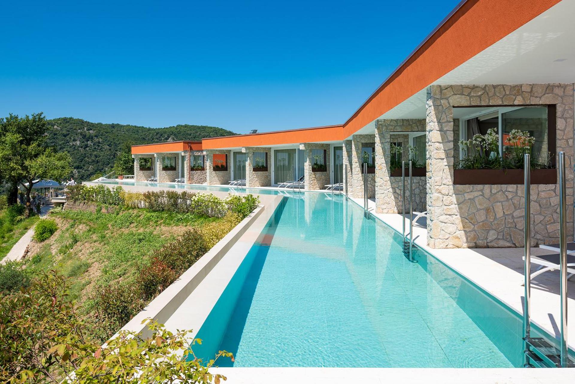 Suite with Infinity Pool - Photo 74