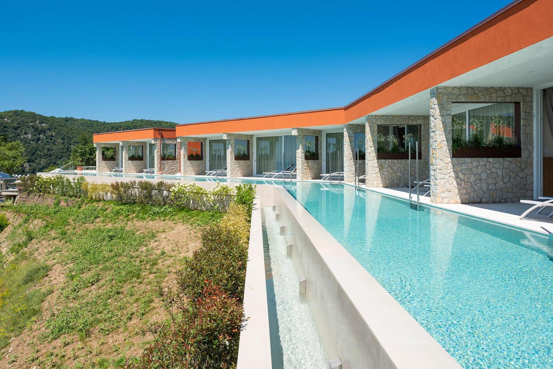 Suite with Infinity Pool - Photo 67