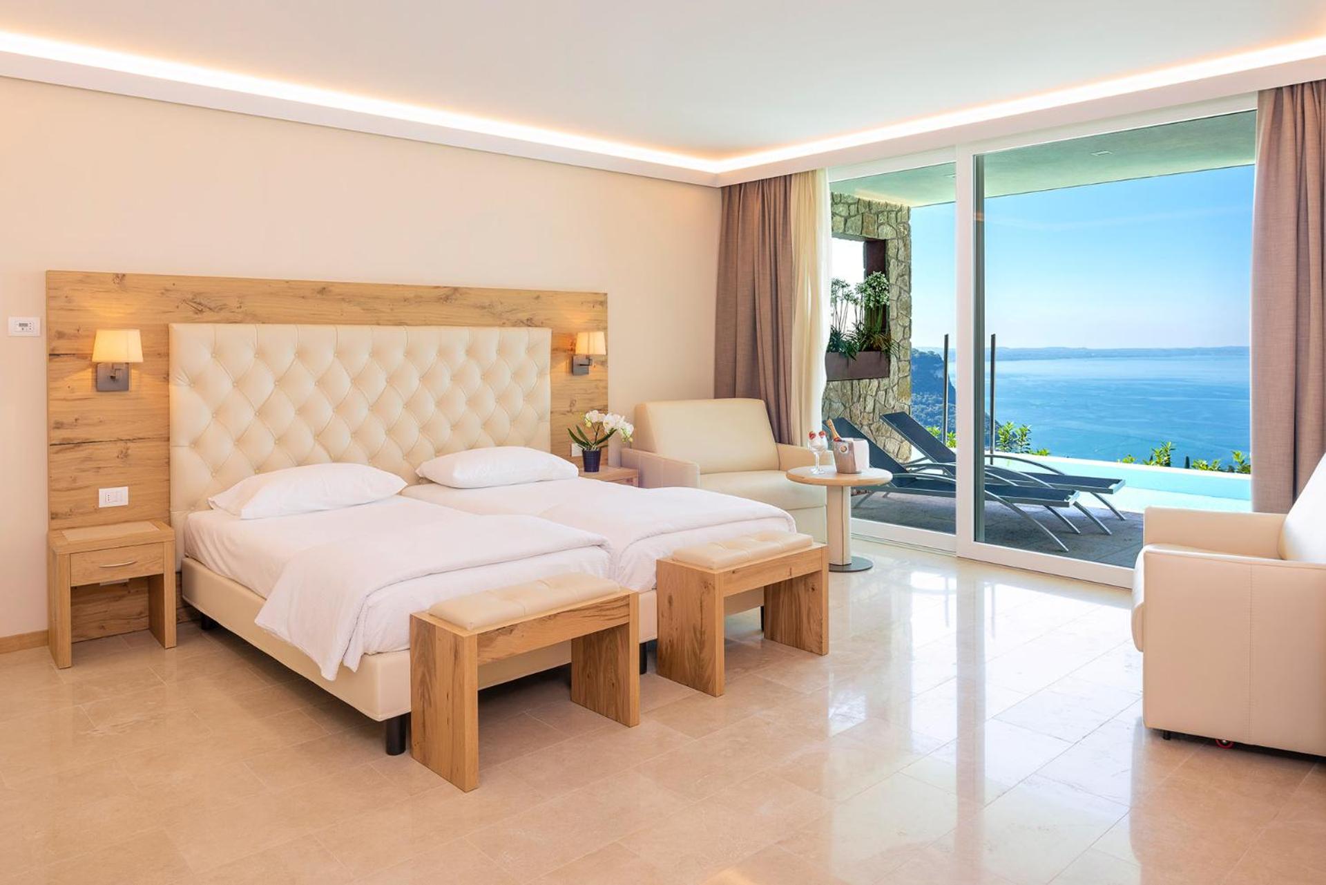 Suite with Infinity Pool - Photo 84