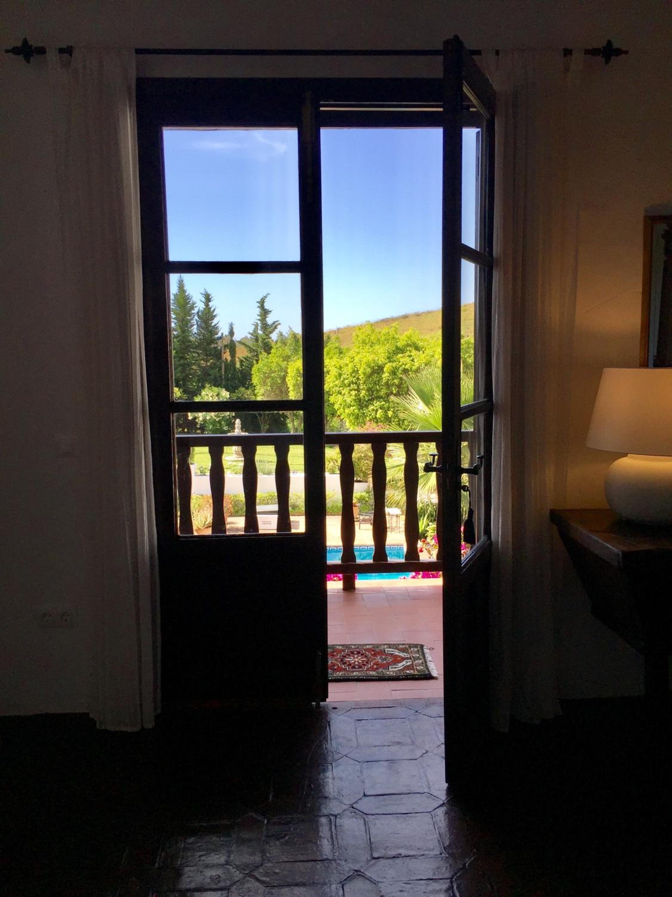 Deluxe Double Room with Balcony - Photo 8