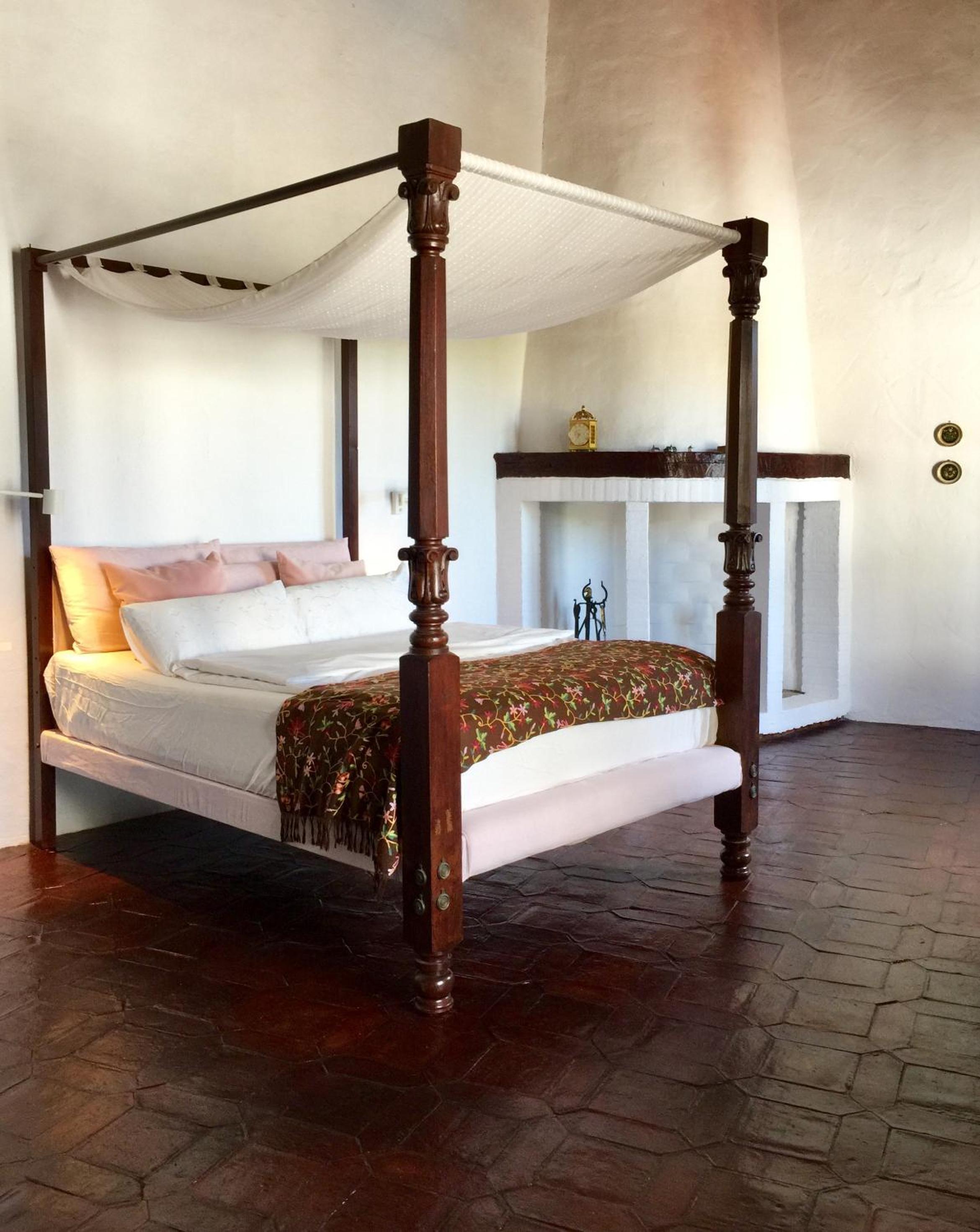 Deluxe Double Room with Balcony - Photo 11