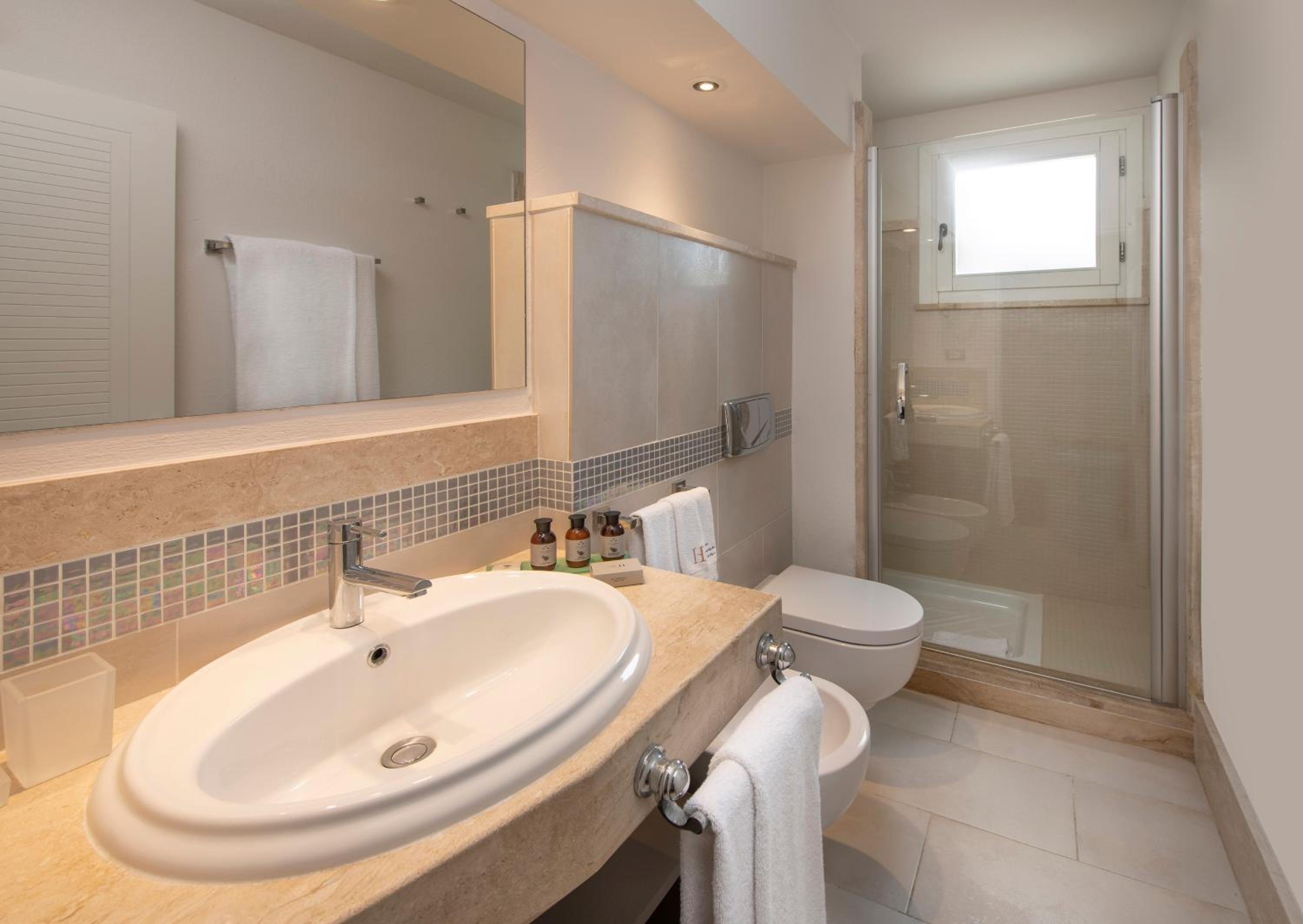 Double Room with Balcony - Photo 2