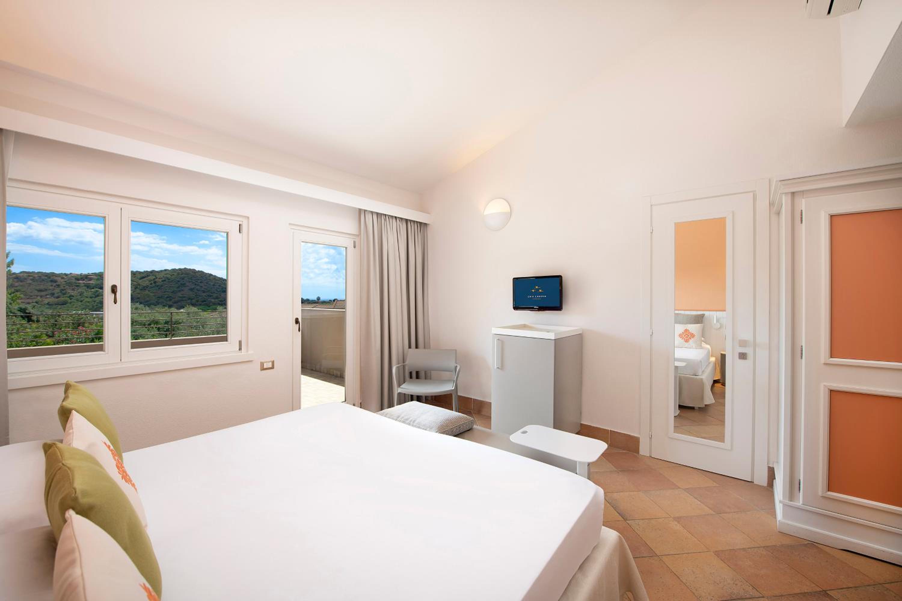 Double Room with Balcony - Photo 3