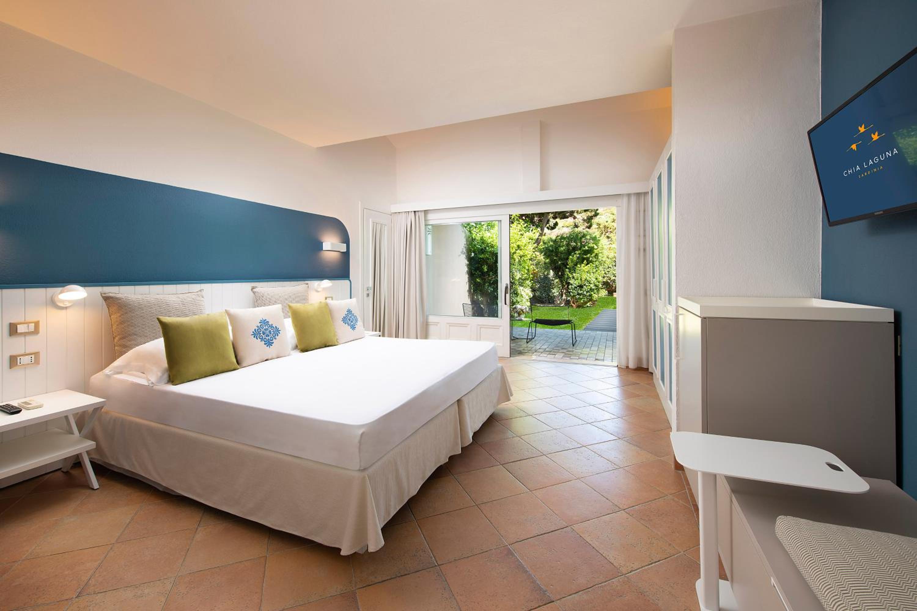 Double Room with Pool View - Photo 1