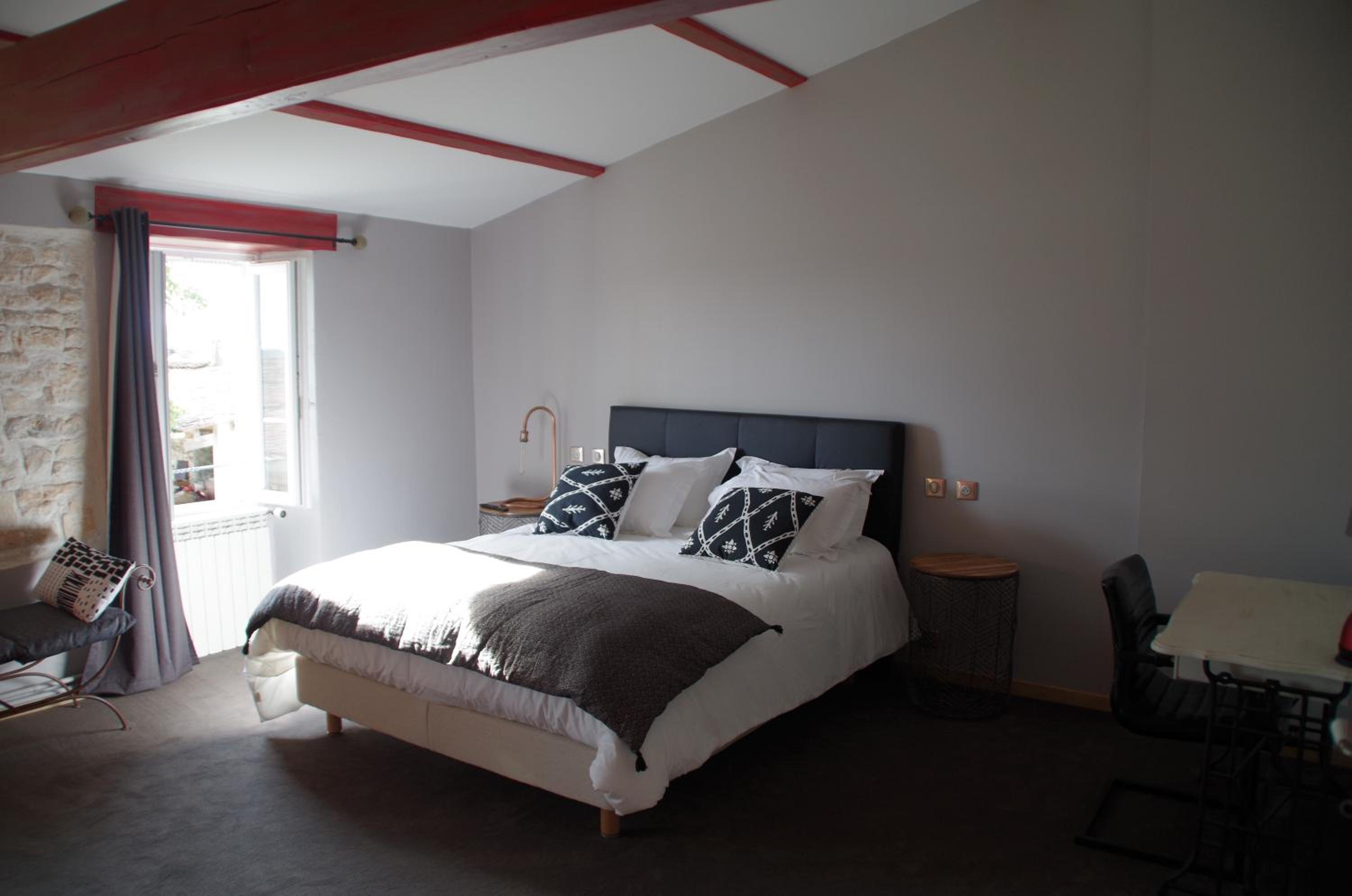 Deluxe King Room photo 2