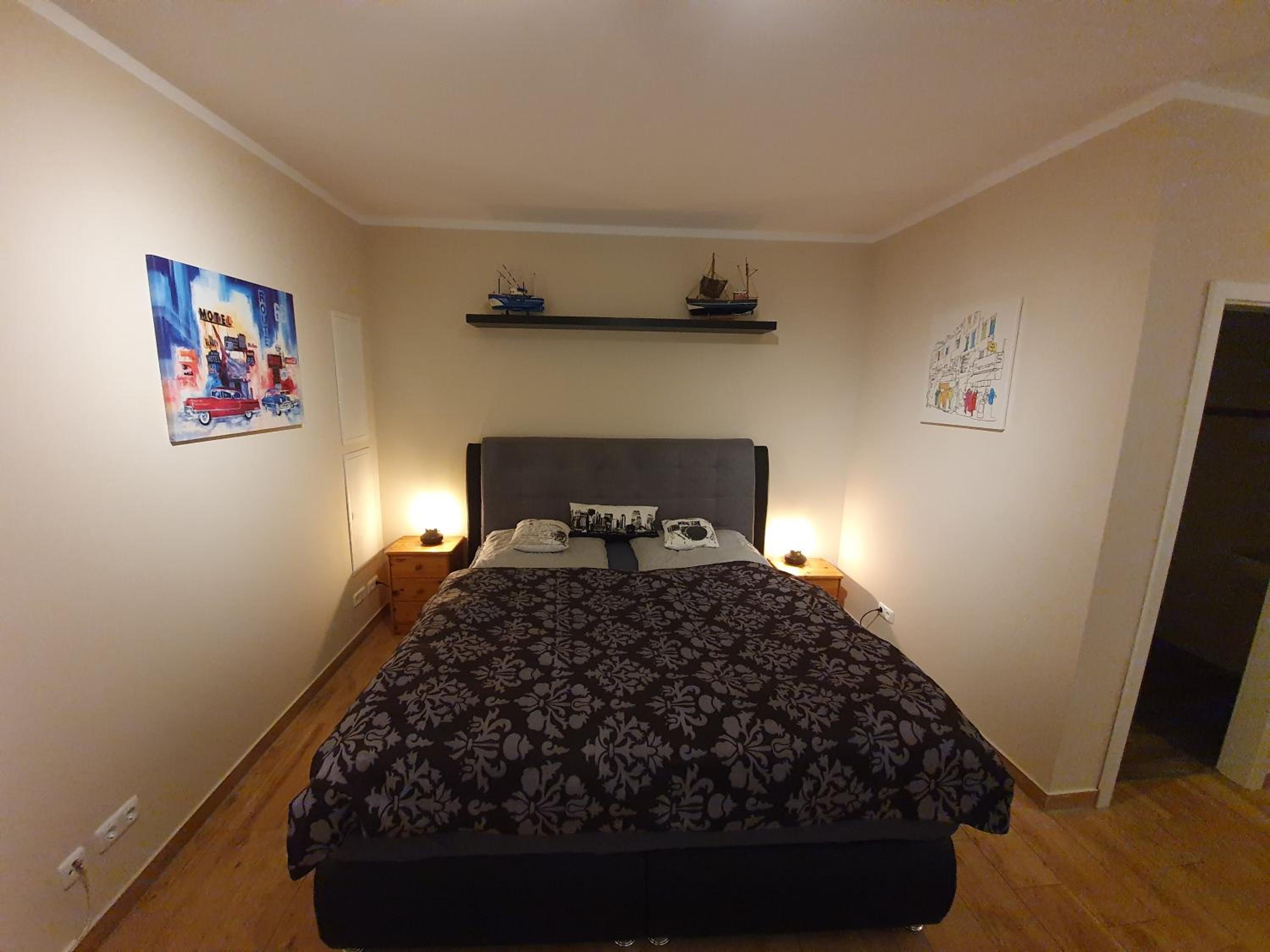 One-Bedroom Apartment photo 1