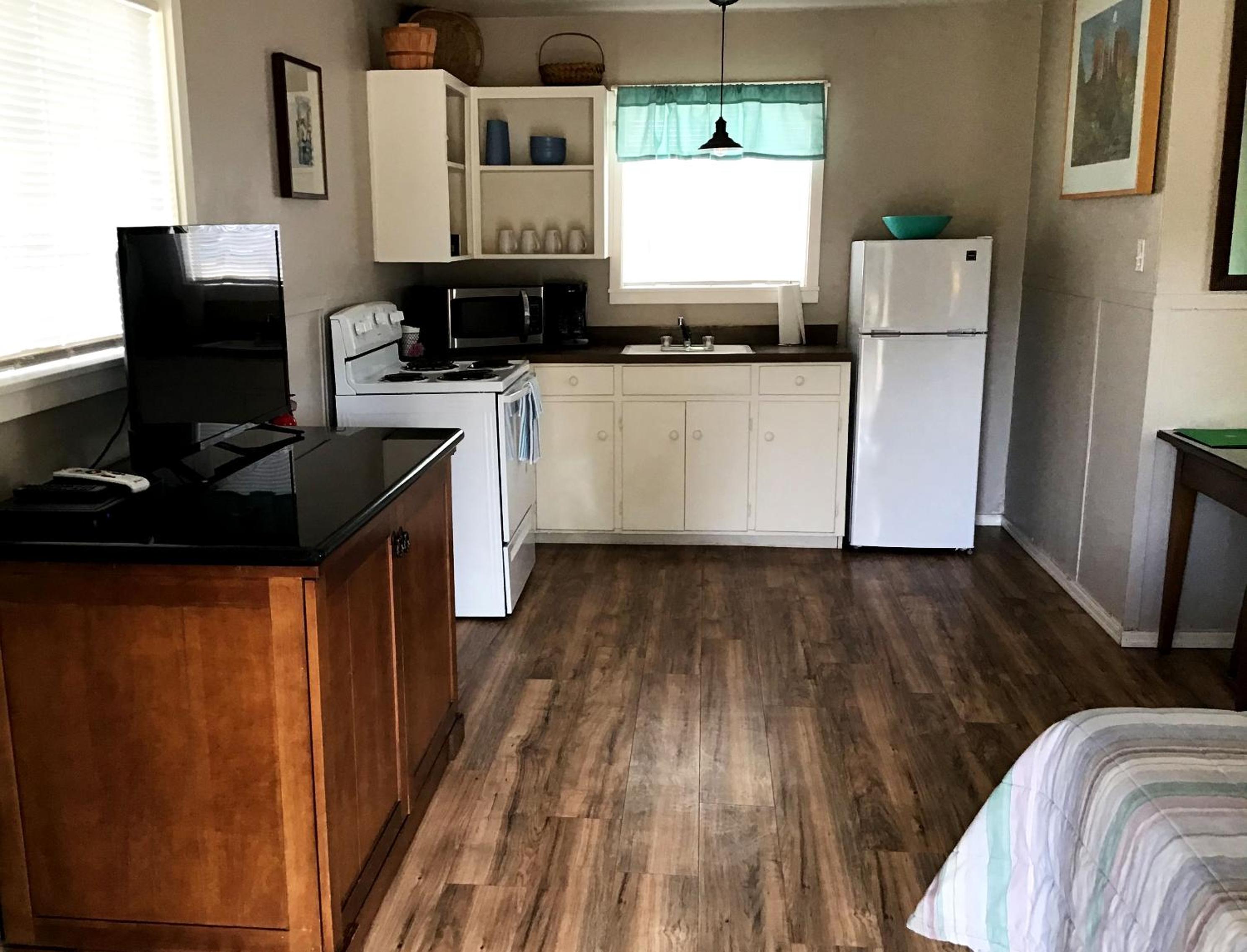 RV Park Location Cabin 24 Pet-Friendly 2 Queen Beds photo 2