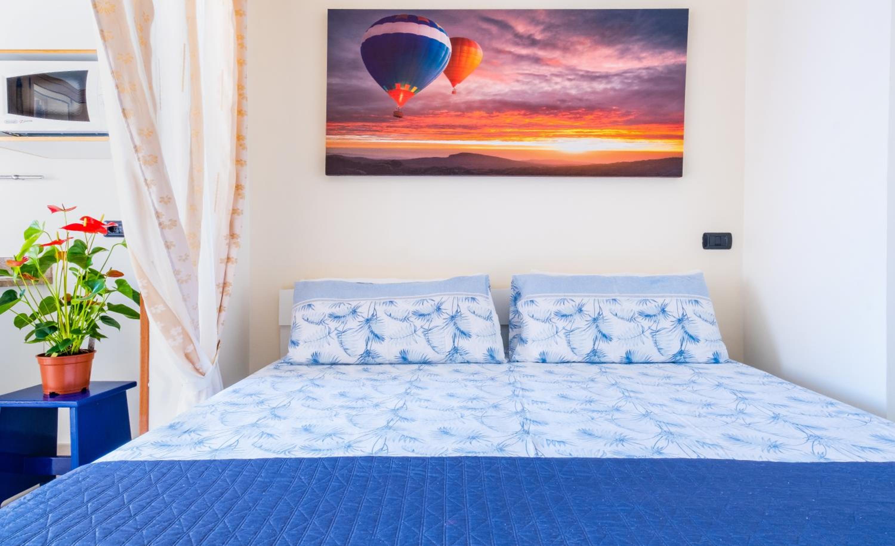 Studio Apartment with Courtyard View