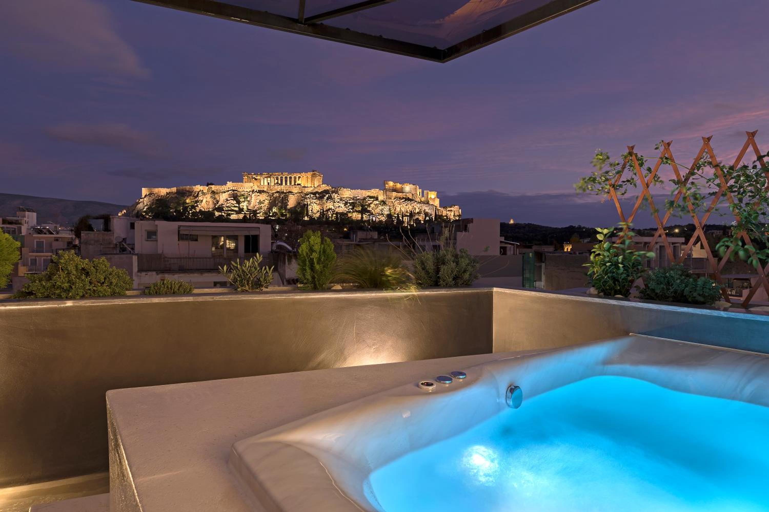 Superior Studio with Outdoor Hot Tub & Acropolis View photo 3