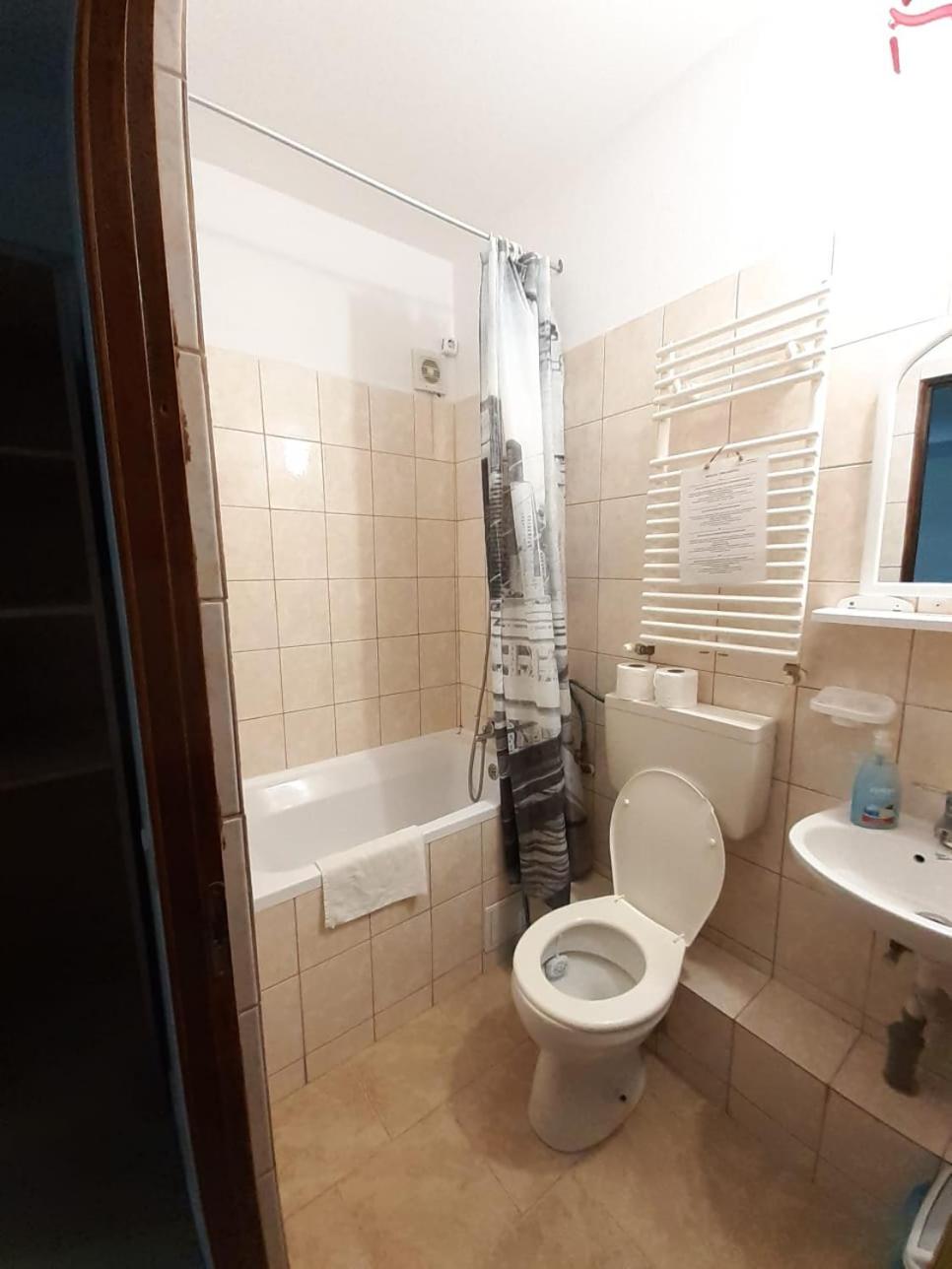 Standard Twin Room - Photo 12