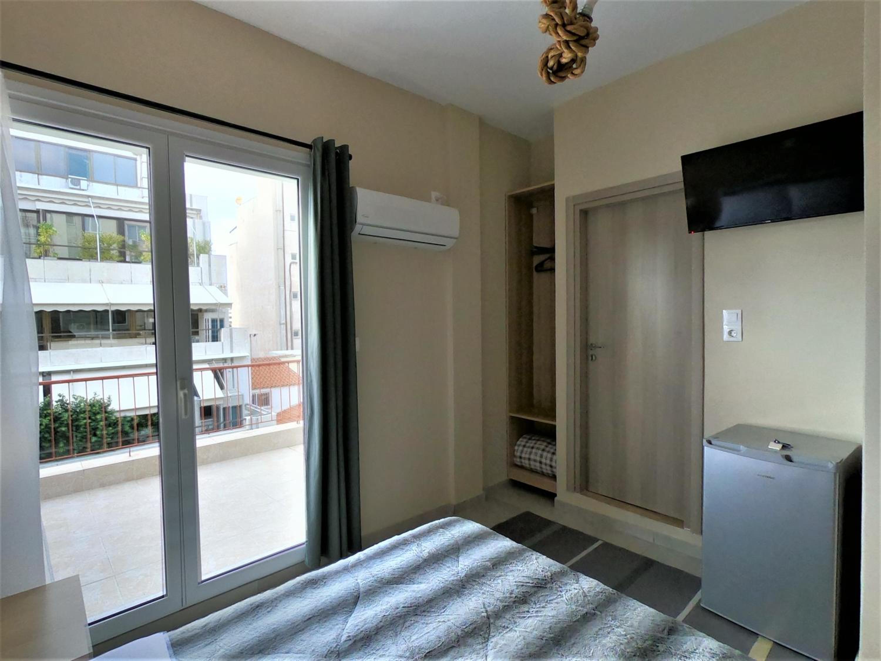 Double Room with Private Bathroom - Photo 8